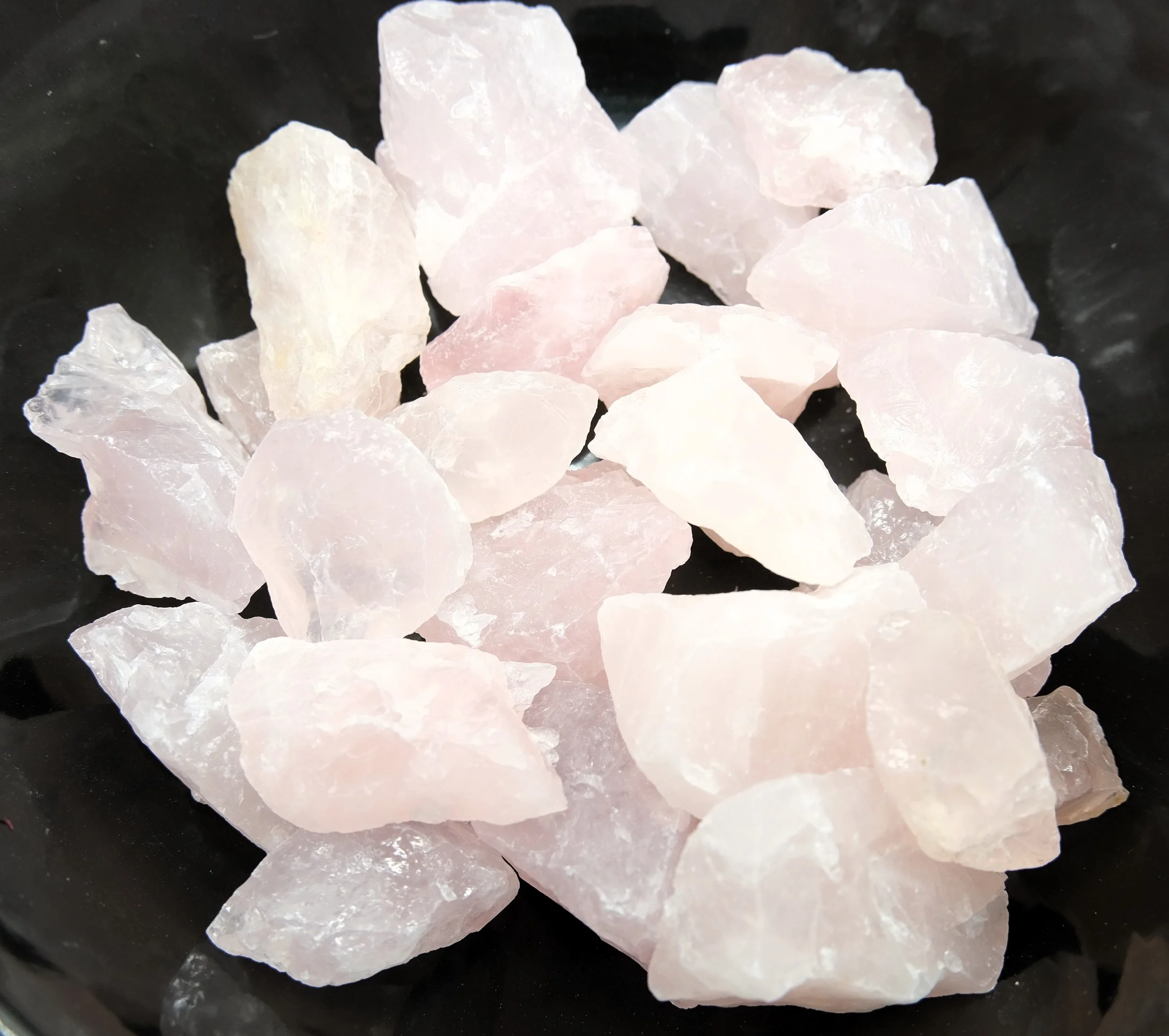 Rose Quartz 20 to 20 g 2 to 3 pieces 1.JPG