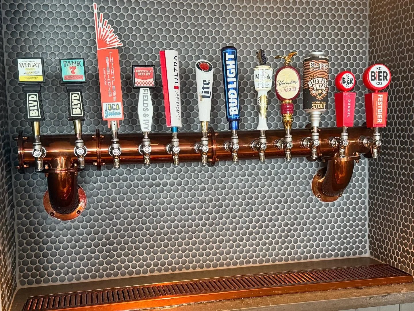 Tapped Up this tower for Minsky&rsquo;s Pizza at their newly remodeled Midland location. 

Opening soon!

#draftbeer #minskyspizza #shawneekansas