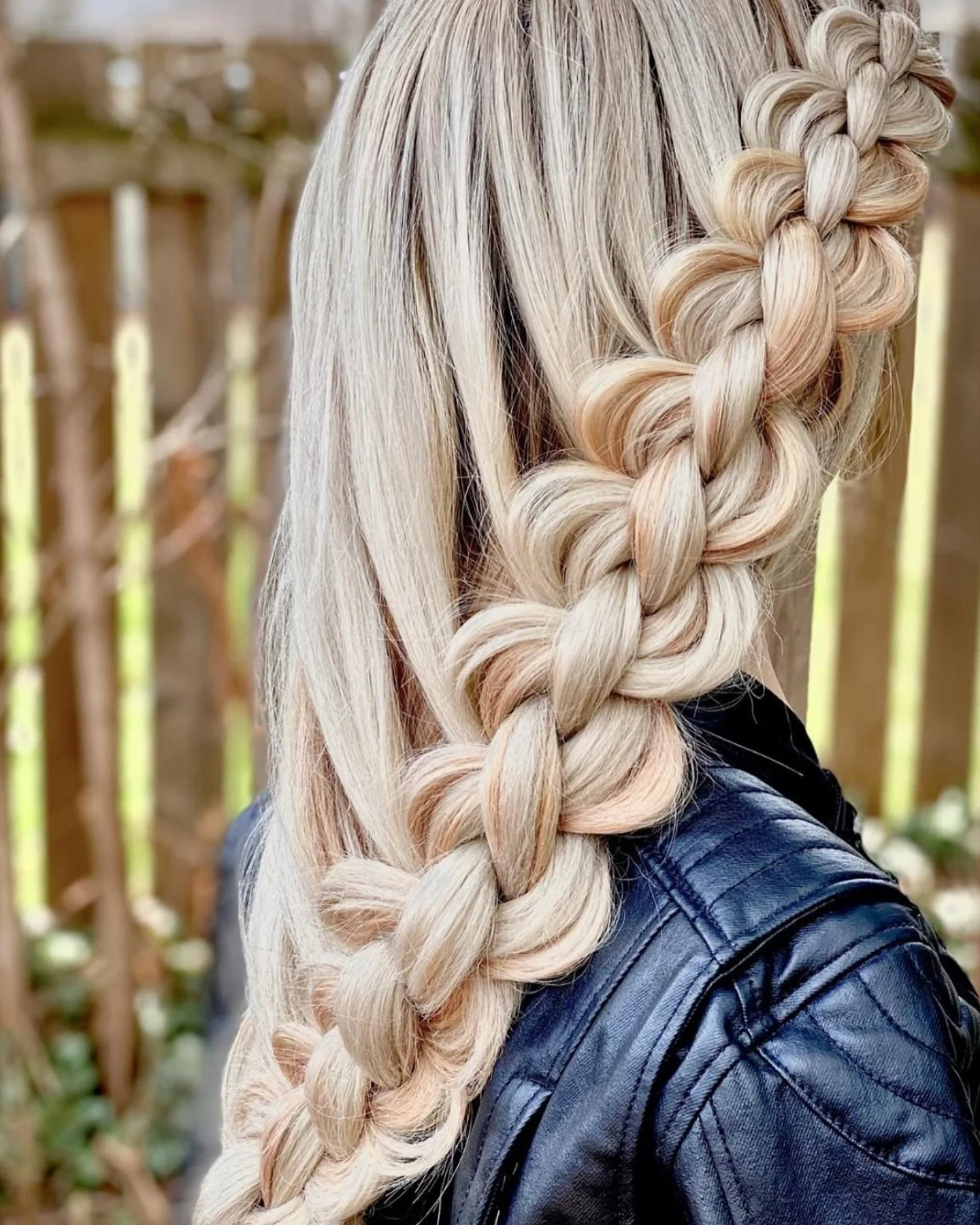 A good reminder that sometimes you just need to create the calm you need in the chaos of your life. Take a step to the side, create, relax&hellip;whatever it is&hellip;and then get back to the work. 

#karahkayhairdesign #styledbykarahkay #phenixsalo