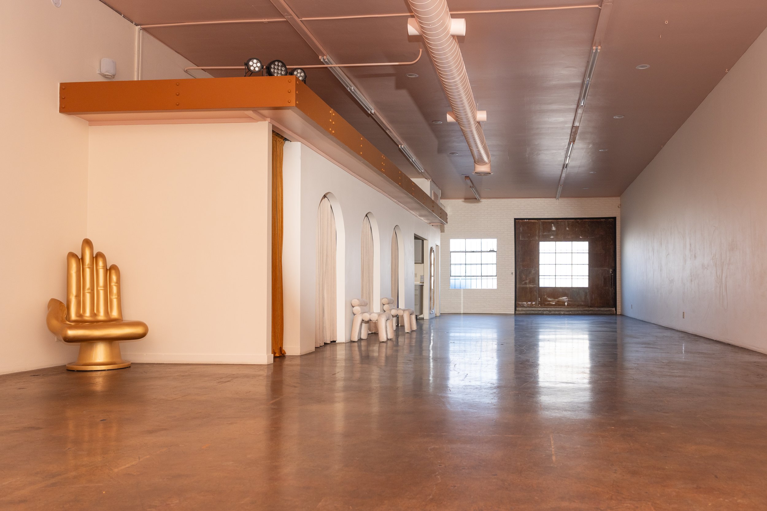 STU3 IS OUR BRAND NEW CONTEMPORARY STUDIO COMBINING UNIQUE WAREHOUSE DETAILS, HIGH CEILINGS WITH 100' OF NEUTRAL WALLS, NATURAL WINDOW LIGHT AND AMPLE LED COLOR LIGHTING. STU CAN BE DRESSED AS A WIDE VARIETY OF LOCATIONS: RETAIL, CONTEMPORARY LOFT, A