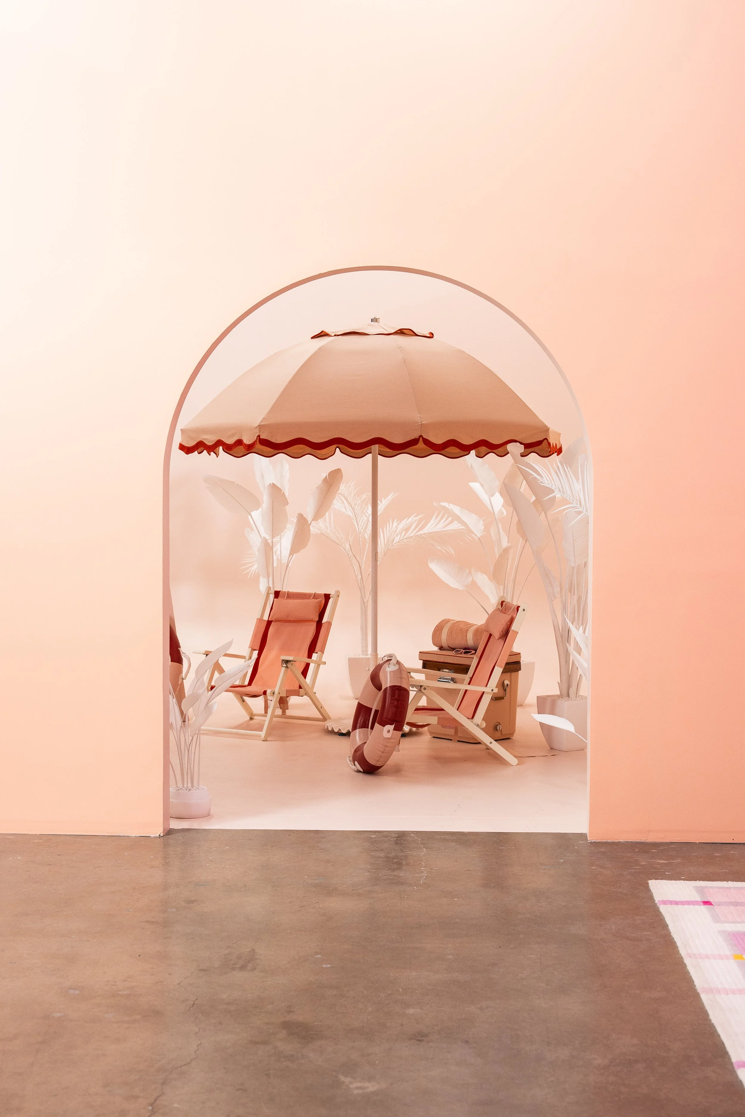 Photo Shoot Studio for Rent in Los Angeles, Wes Anderson, MULTISET, CYC WALL, ECLECTIC, MUSIC VIDEO, STUDENT FILM, MID-CENTURY MODERN RETRO, SIMPSONS HOUSE, TALK SHOW SET, VINTAGE TV, MOD, LOFT, Peerspace, Production, Creator Space, Arches, Arch Set