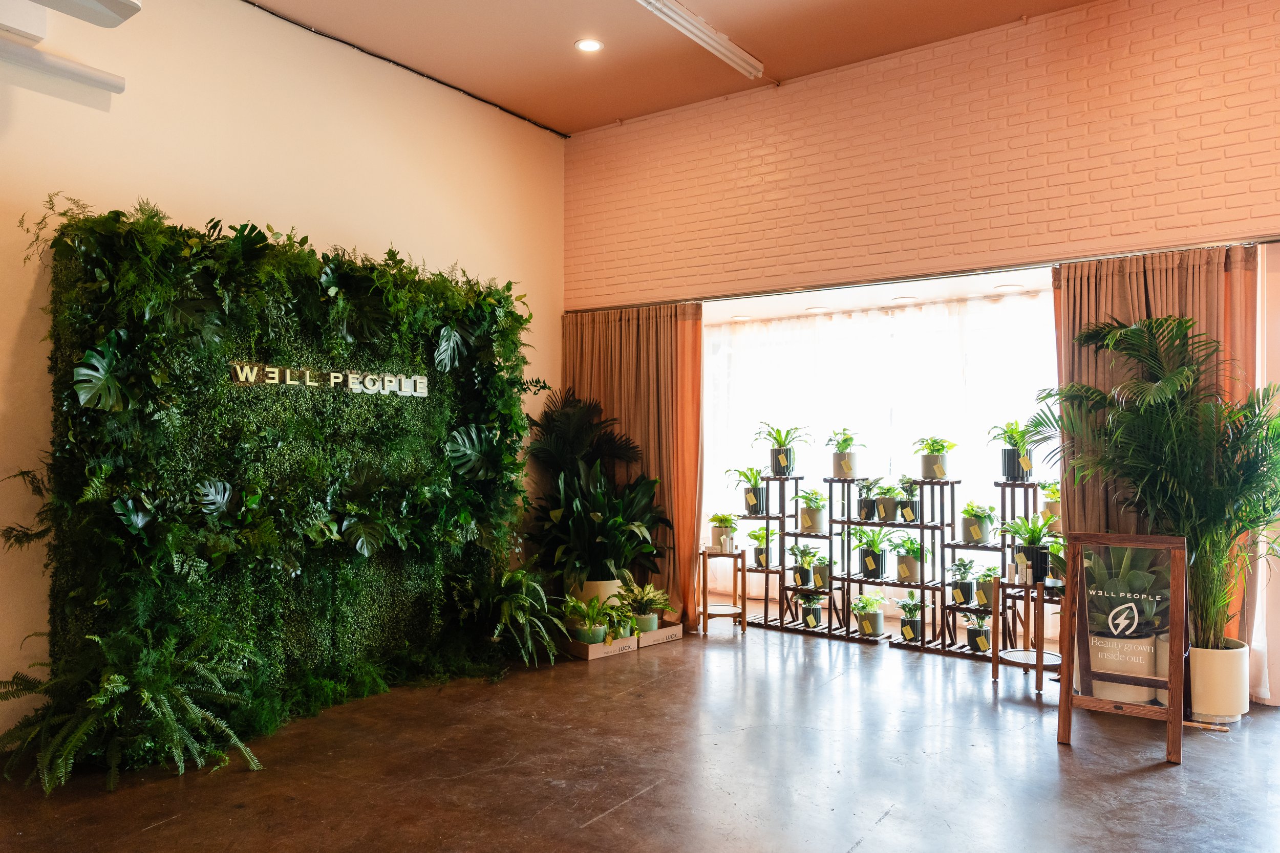 STU3 IS OUR BRAND NEW CONTEMPORARY STUDIO COMBINING UNIQUE WAREHOUSE DETAILS, HIGH CEILINGS WITH 100' OF NEUTRAL WALLS, NATURAL WINDOW LIGHT AND AMPLE LED COLOR LIGHTING. STU CAN BE DRESSED AS A WIDE VARIETY OF LOCATIONS: RETAIL, CONTEMPORARY LOFT, A