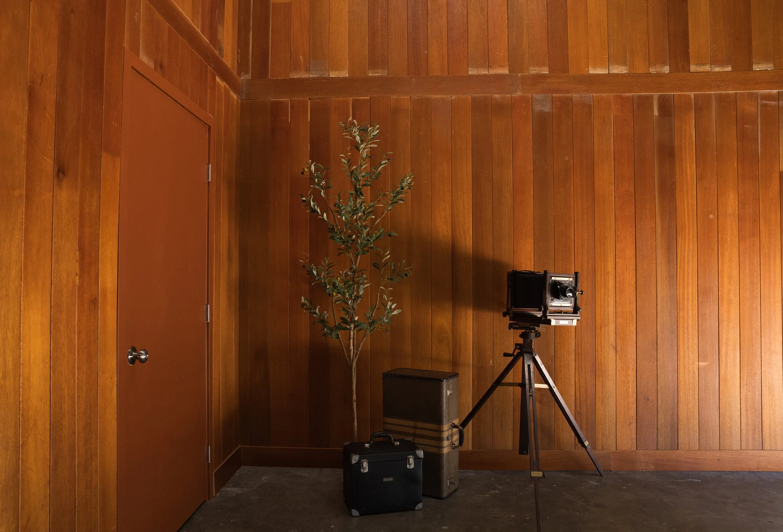 Stu2, a photo studio space available for rental in Los Angeles in the Vanity Fair vintage design and aesthetic. Vintage Mid Century Wood Slat Wall
