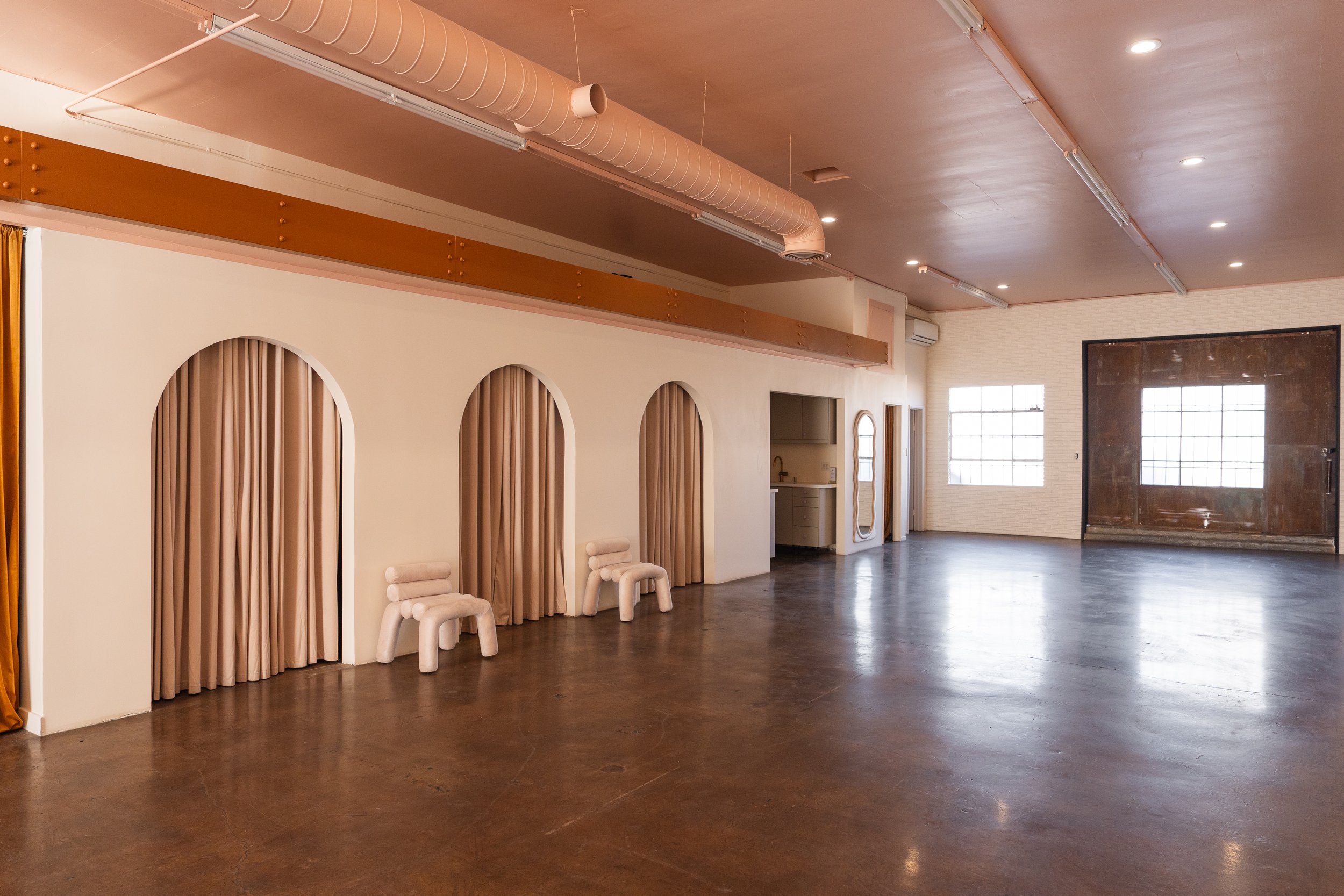 STU3 IS OUR BRAND NEW CONTEMPORARY STUDIO COMBINING UNIQUE WAREHOUSE DETAILS, HIGH CEILINGS WITH 100' OF NEUTRAL WALLS, NATURAL WINDOW LIGHT AND AMPLE LED COLOR LIGHTING. STU CAN BE DRESSED AS A WIDE VARIETY OF LOCATIONS: RETAIL, CONTEMPORARY LOFT, A