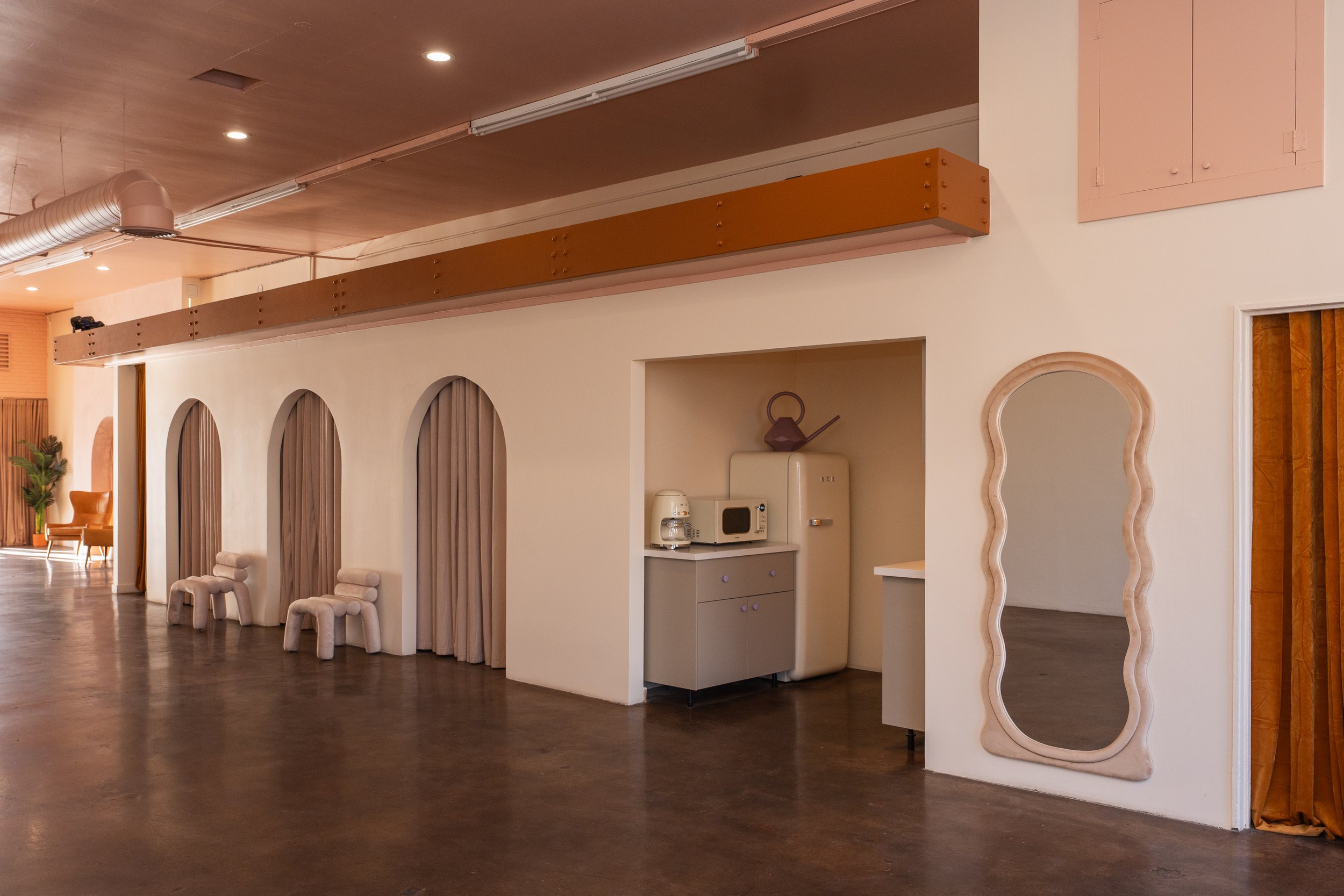 STU3 IS OUR BRAND NEW CONTEMPORARY STUDIO COMBINING UNIQUE WAREHOUSE DETAILS, HIGH CEILINGS WITH 100' OF NEUTRAL WALLS, NATURAL WINDOW LIGHT AND AMPLE LED COLOR LIGHTING. STU CAN BE DRESSED AS A WIDE VARIETY OF LOCATIONS: RETAIL, CONTEMPORARY LOFT, A
