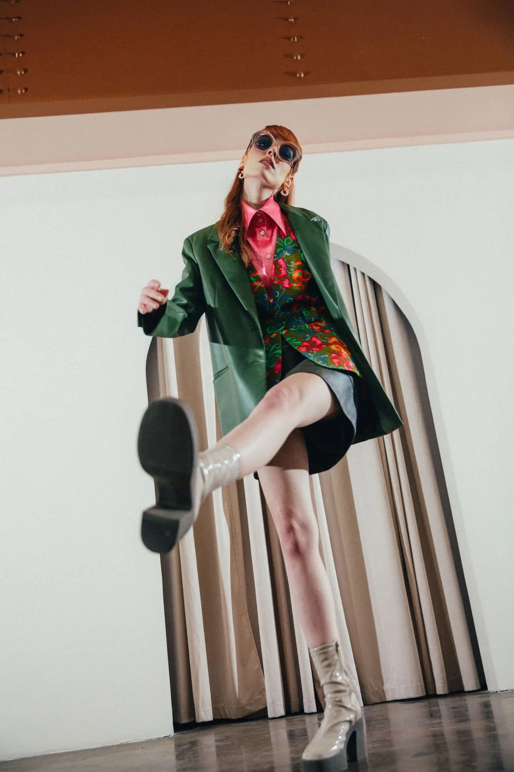 STU3 IS OUR BRAND NEW CONTEMPORARY STUDIO COMBINING UNIQUE WAREHOUSE DETAILS, HIGH CEILINGS WITH 100' OF NEUTRAL WALLS, NATURAL WINDOW LIGHT AND AMPLE LED COLOR LIGHTING. STU CAN BE DRESSED AS A WIDE VARIETY OF LOCATIONS: RETAIL, CONTEMPORARY LOFT, A