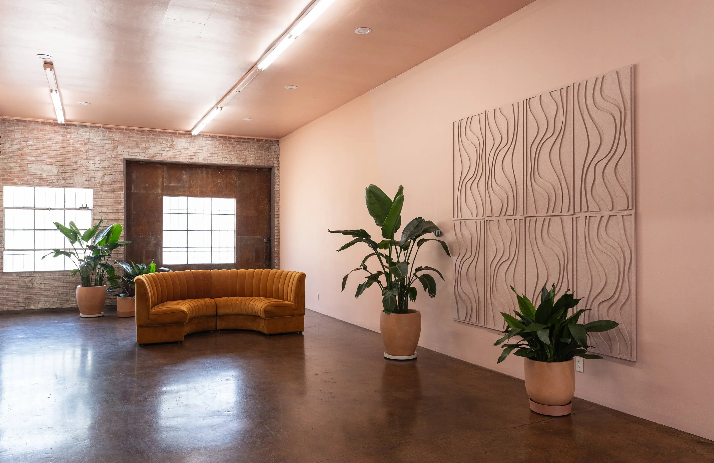 STU3 IS OUR BRAND NEW CONTEMPORARY STUDIO COMBINING UNIQUE WAREHOUSE DETAILS, HIGH CEILINGS WITH 100' OF NEUTRAL WALLS, NATURAL WINDOW LIGHT AND AMPLE LED COLOR LIGHTING. STU CAN BE DRESSED AS A WIDE VARIETY OF LOCATIONS: RETAIL, CONTEMPORARY LOFT, A