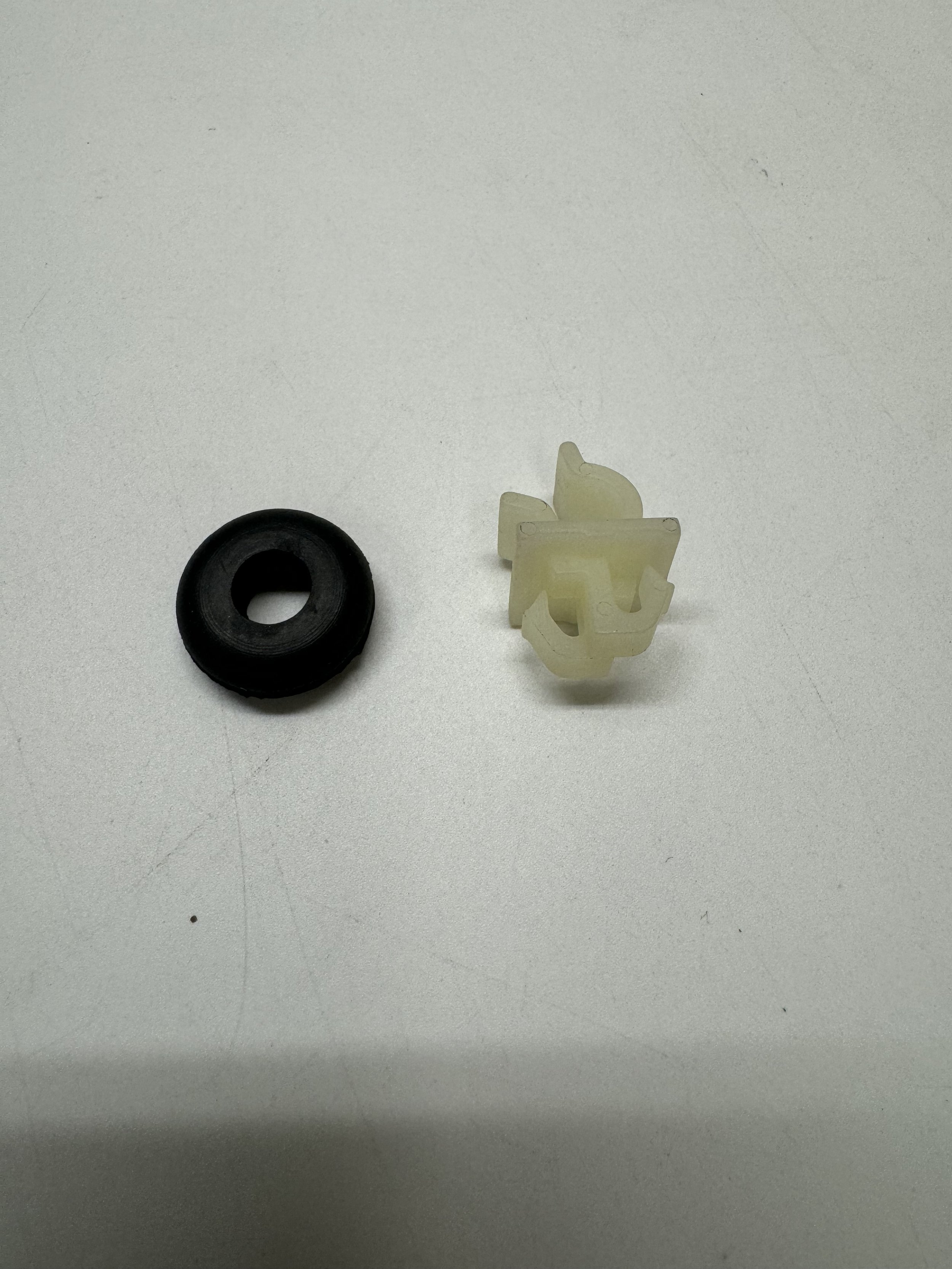 HOOD PROP CLIP AND GROMMET