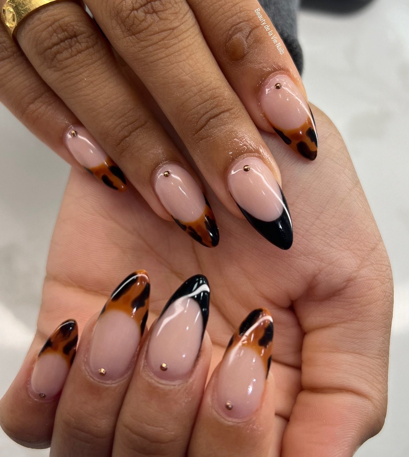 Love this animal print french set 🤎 Summer is on the way, time to get our nails beautified. Book an appointment with us at Beauty de la Vie Nails!

🤍OUR 20% GRAND OPENING DISCOUNT IS STILL AVAILABLE!🤍 We hope to see you soon☺️

📍Meadowtown Shoppi