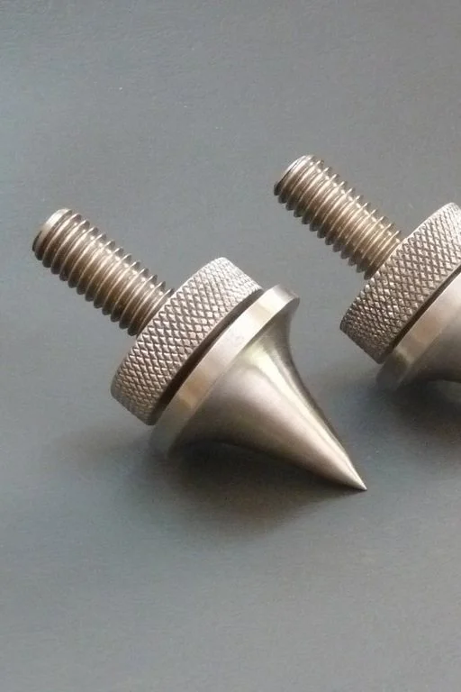MathiesenAudioM1.1PlinthSpikes.jpg