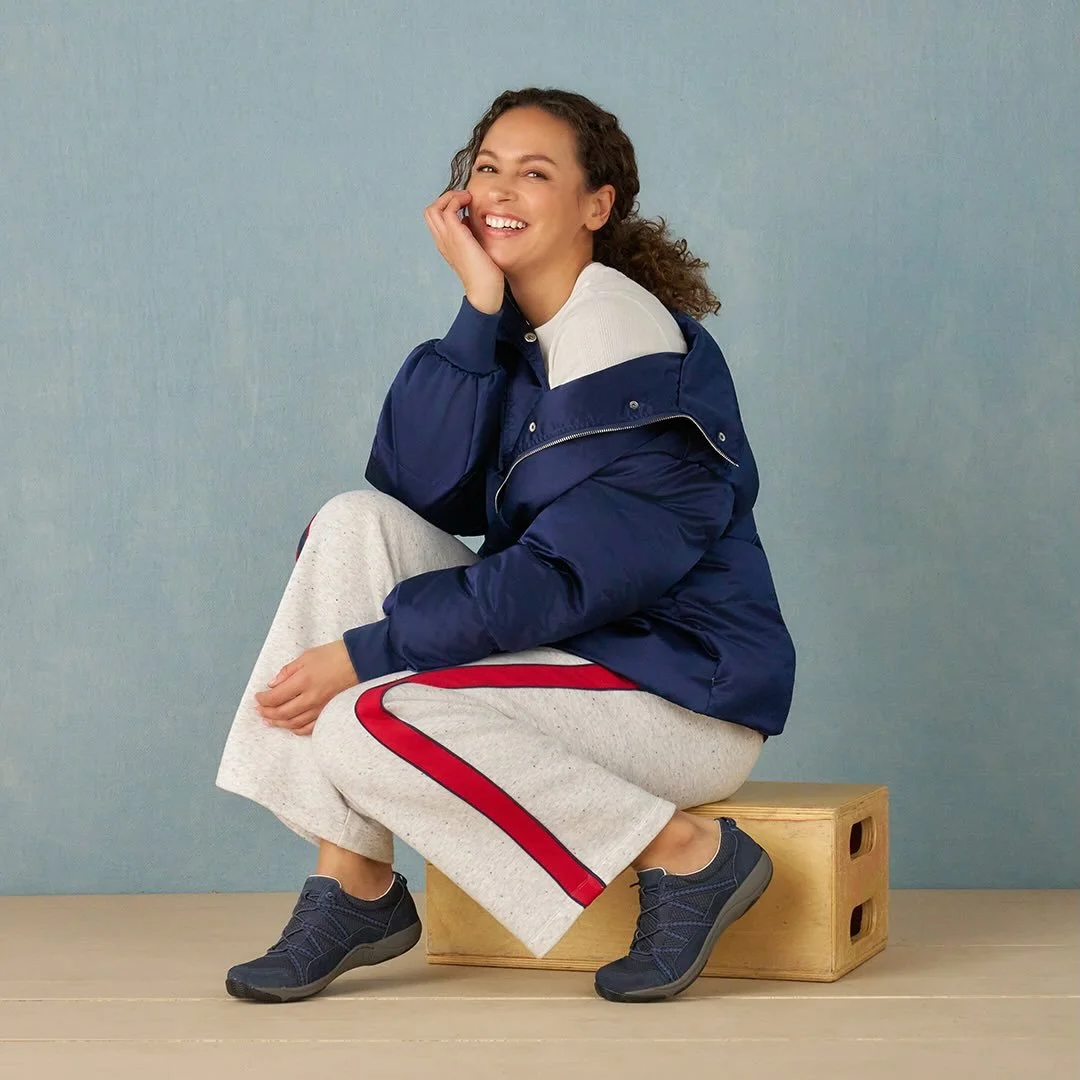 Lightweight cushioning without being too bulky, the Harlyn is ready for your next adventure