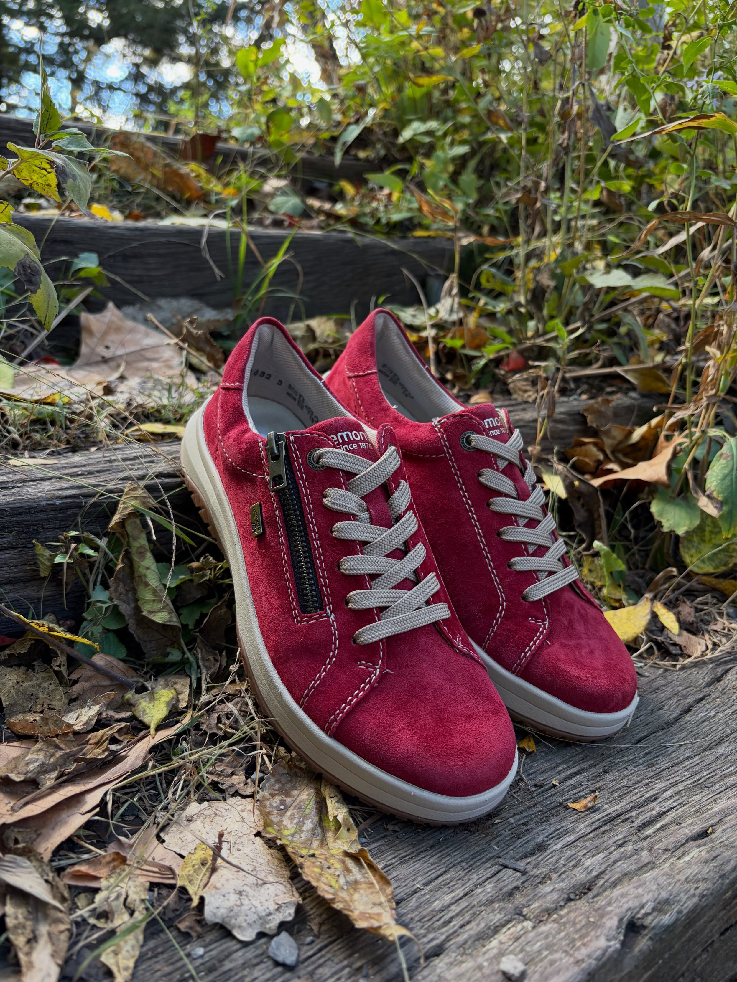 Stay dry and stylish all season. These @remonte_usa lace ups feature a side zipper for easy on/off and weather-ready waterproof liner.