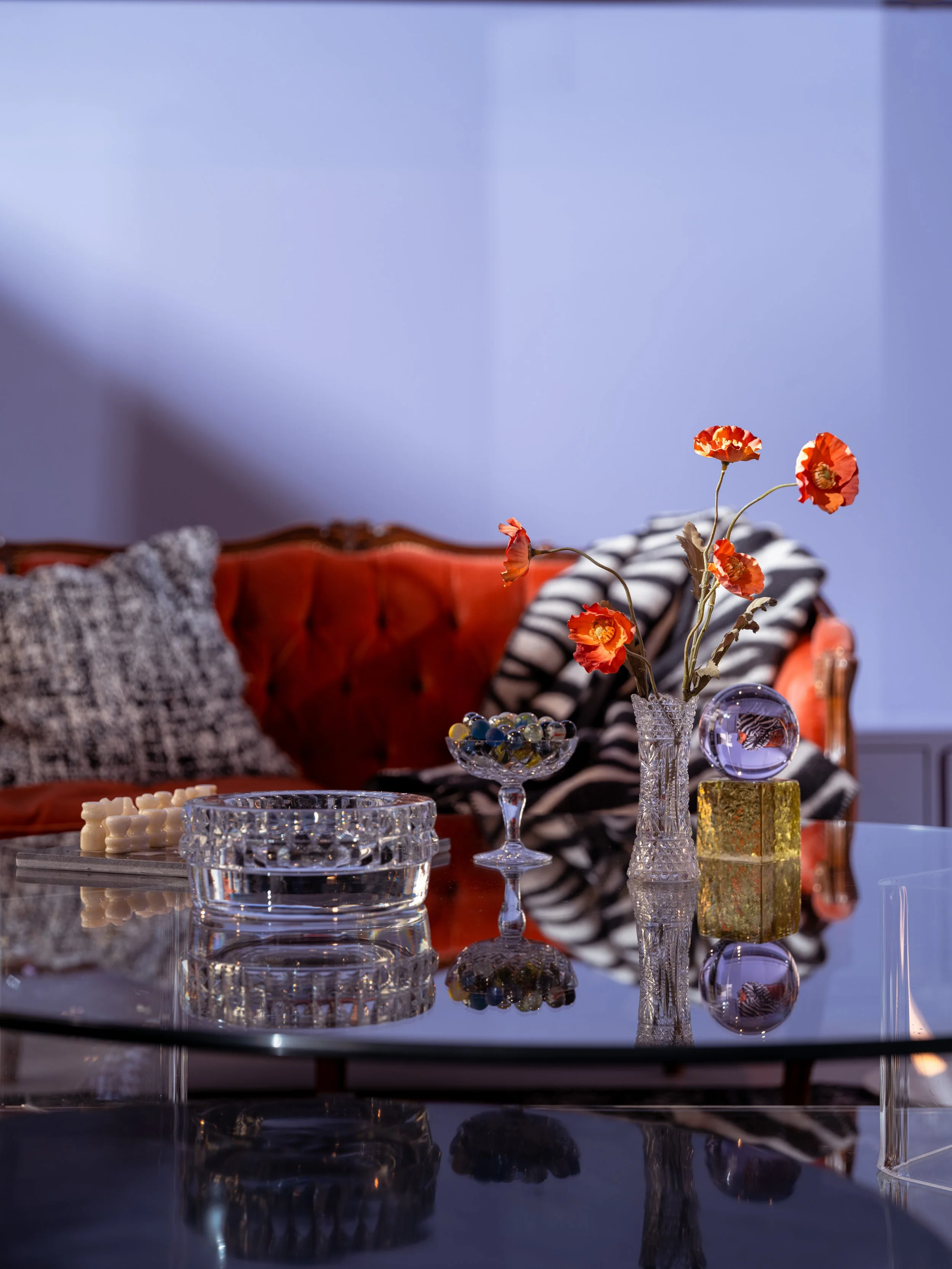 Inredning orange soffa glasbord design Merry Monday kontor