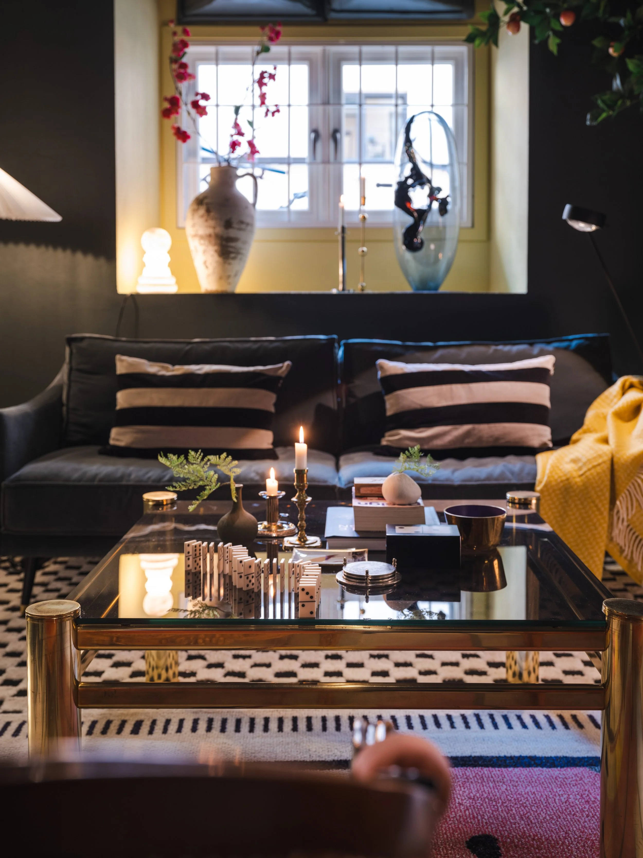 Kontor Merry Monday inredning design glasbord soffa 