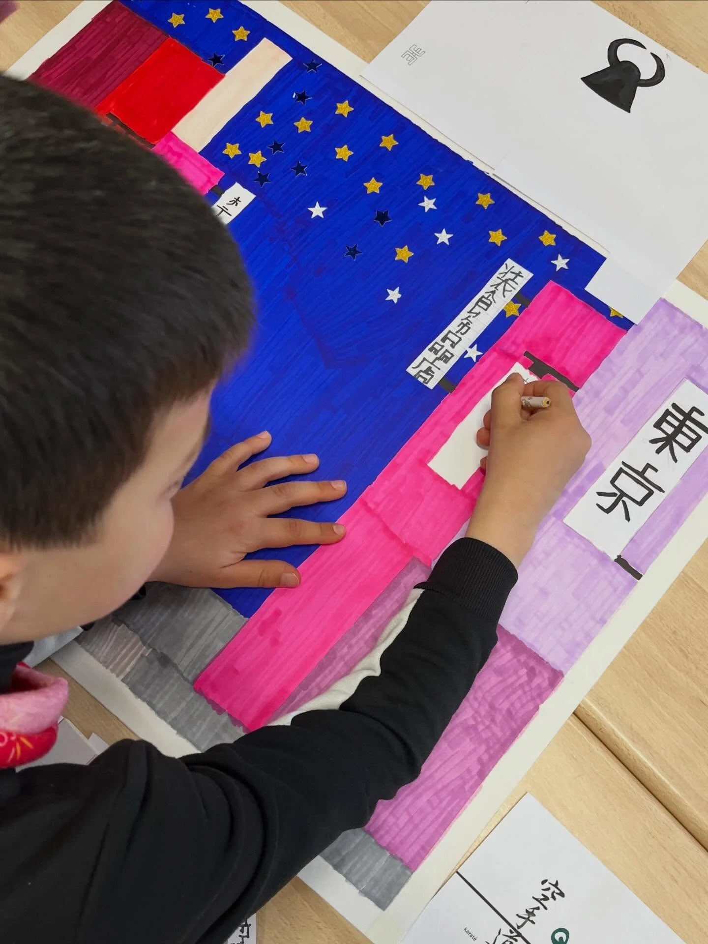 Une premi&egrave;re photo d'une super aventure dans laquelle m'ont embarqu&eacute;e deux classes de CM1 ! Ils ont invent&eacute; un sc&eacute;nario incroyable et m'ont fait l'honneur de me choisir pour les aider &agrave; l'illustrer.