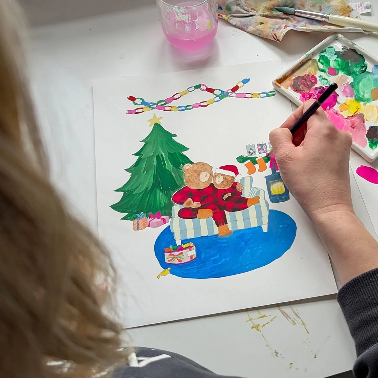 Painting up a new greeting card design for Christmas. I'm still exploring the idea of developing characters for a range. Here are two of my bear characters in cosy his and hers matching PJs and tucking into a tin of sweets. 

#hollyfoxillustrates #be