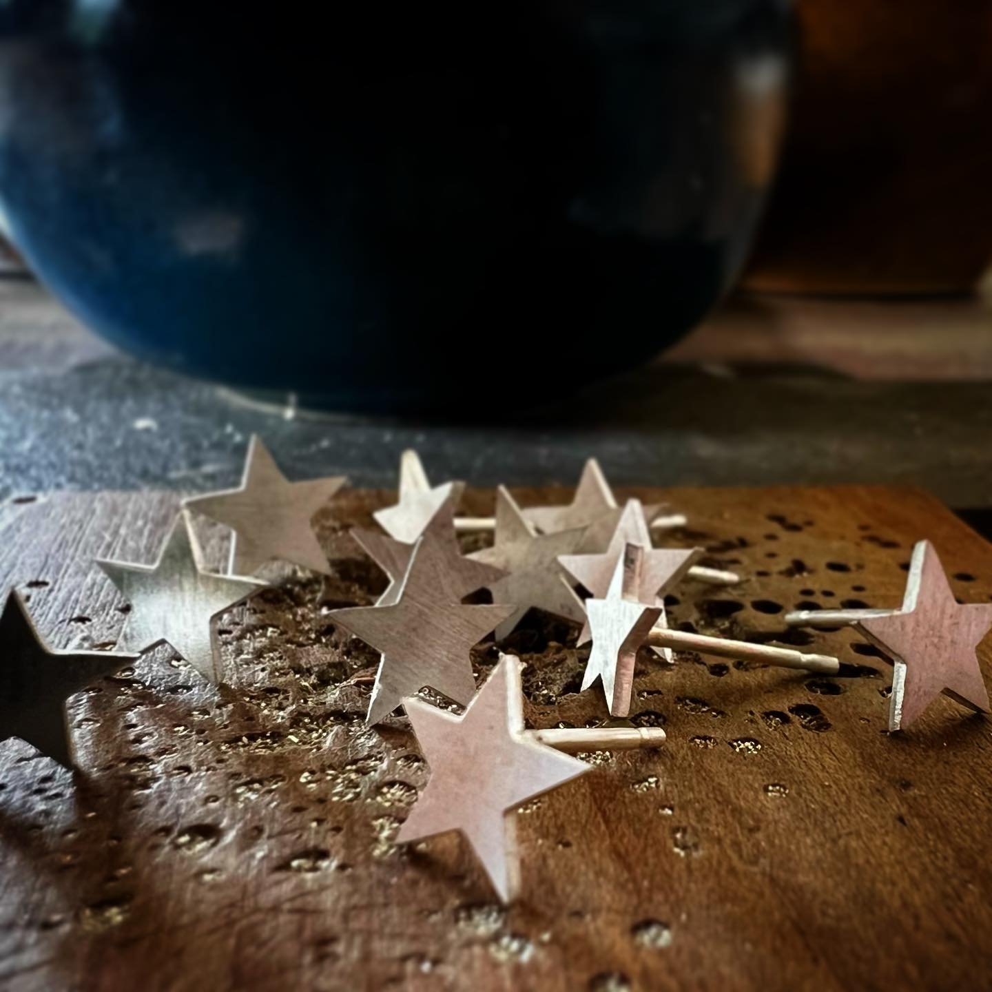 Finishing off the last few items for @craftsinthepen this weekend. Some little star studs ready to be polished. 

#craftsinthepen #handmadechristmas #smallbusiness #makersmarket #stars #handmadejewellery #madeinyorkshire #buylocal #skipton #silverjew