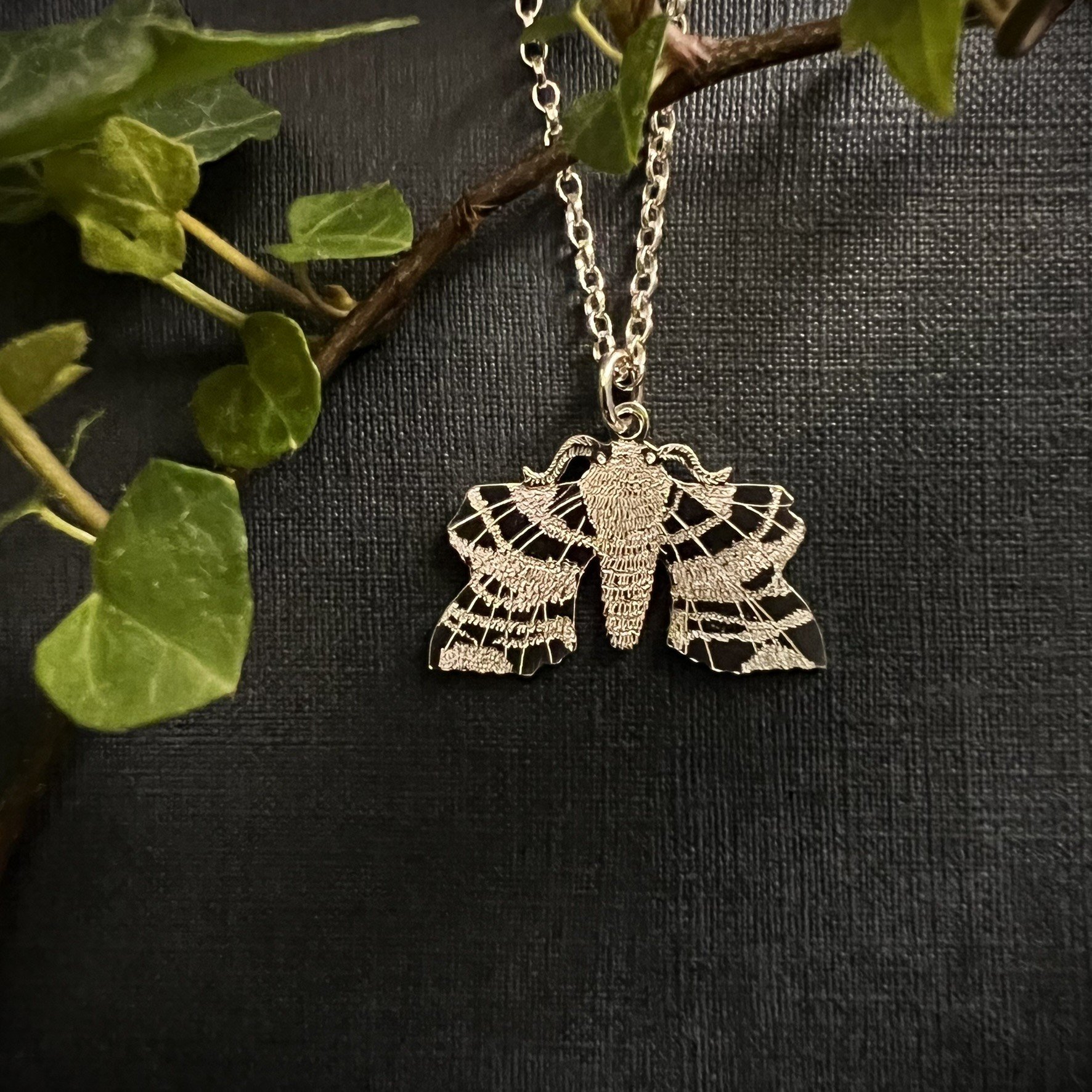 POPLAR HAWKMOTH NECKLACE (SMALL)