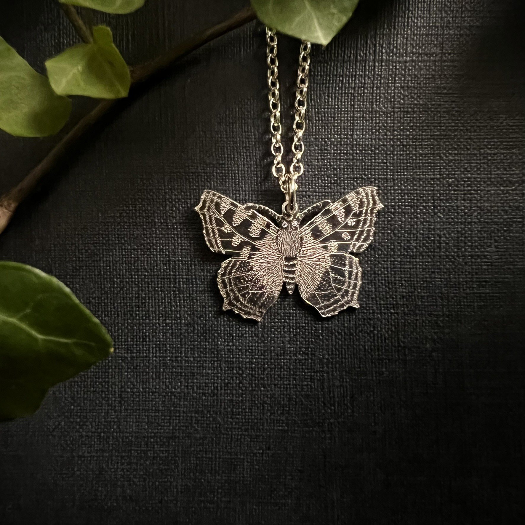SMALL TORTOISESHELL BUTTERFLY NECKLACE (SMALL)