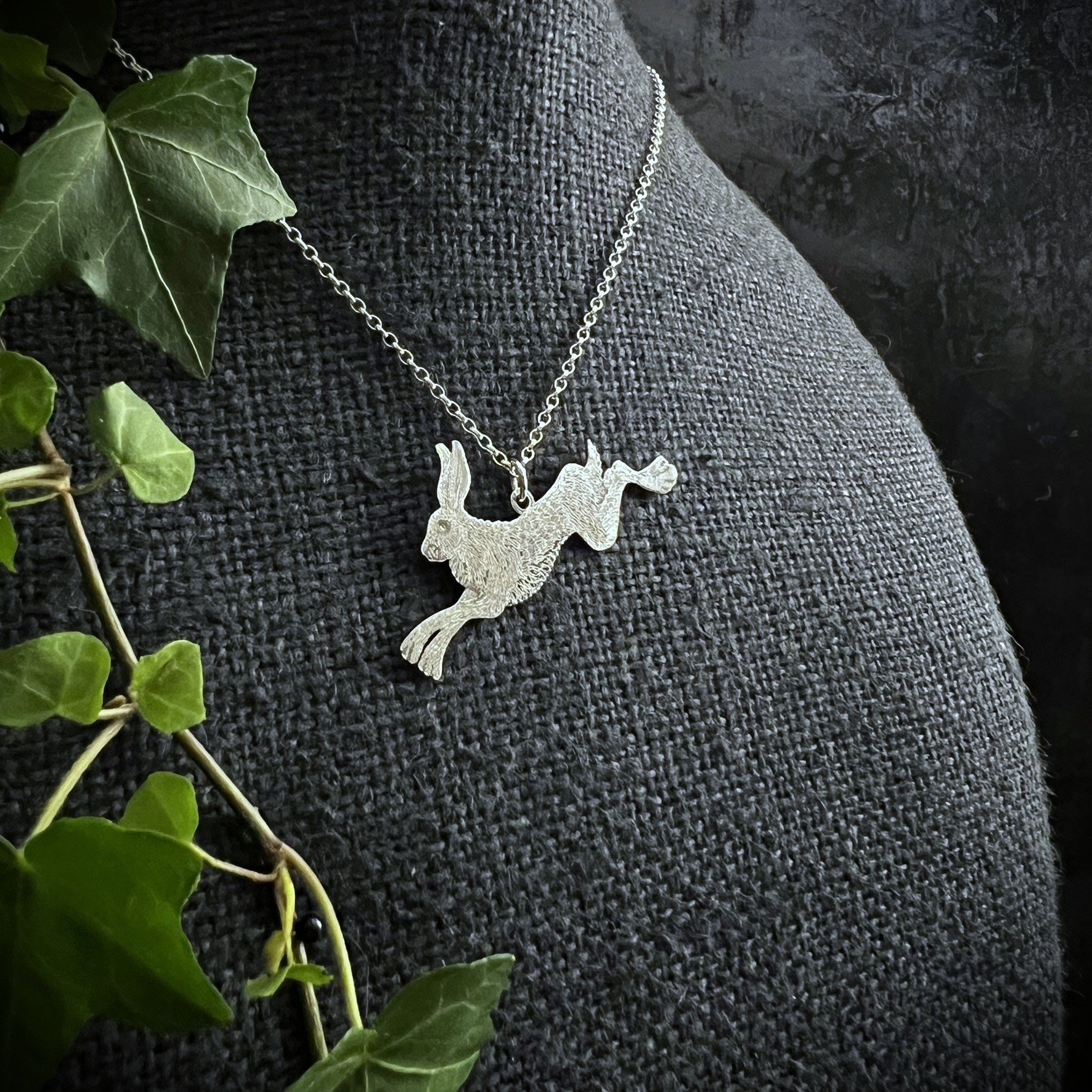 HARE RUNNING PENDANT.JPEG