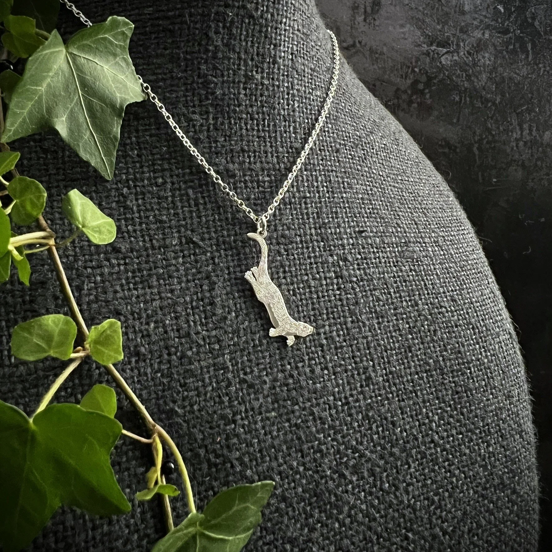 OTTER PENDANT DIVING.JPEG