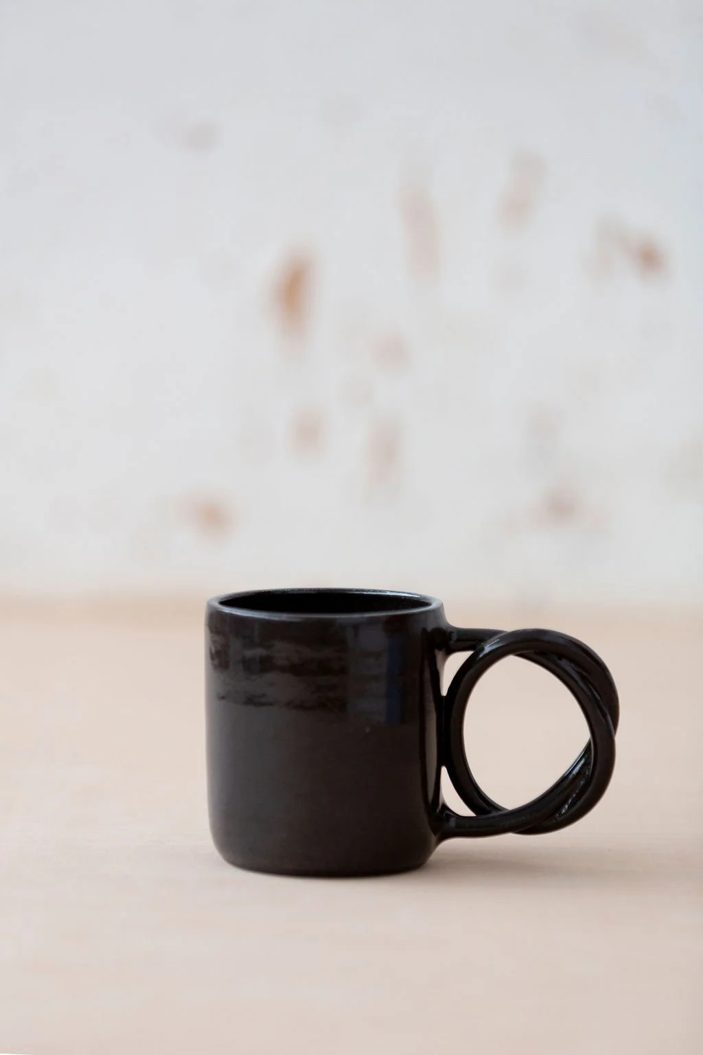 Black pretzel mugs