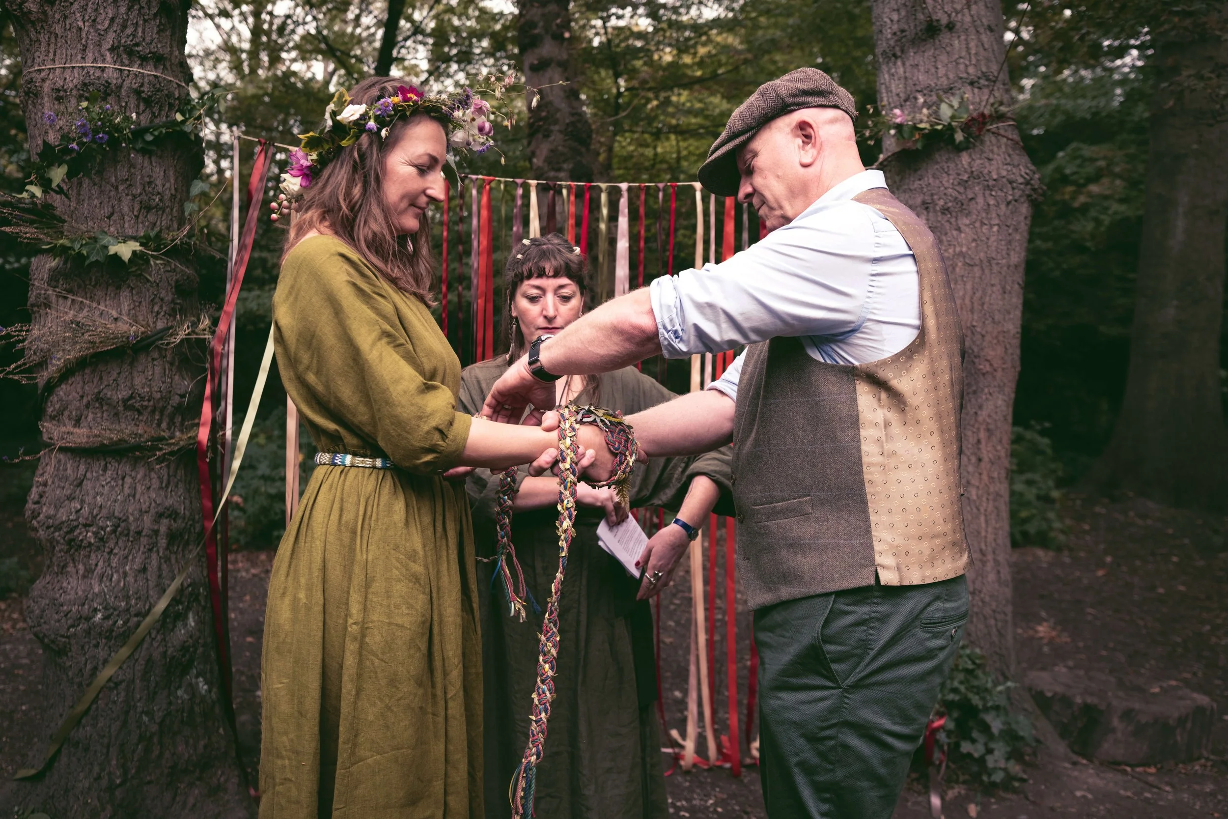 Tying the know at hand fasting ceremony