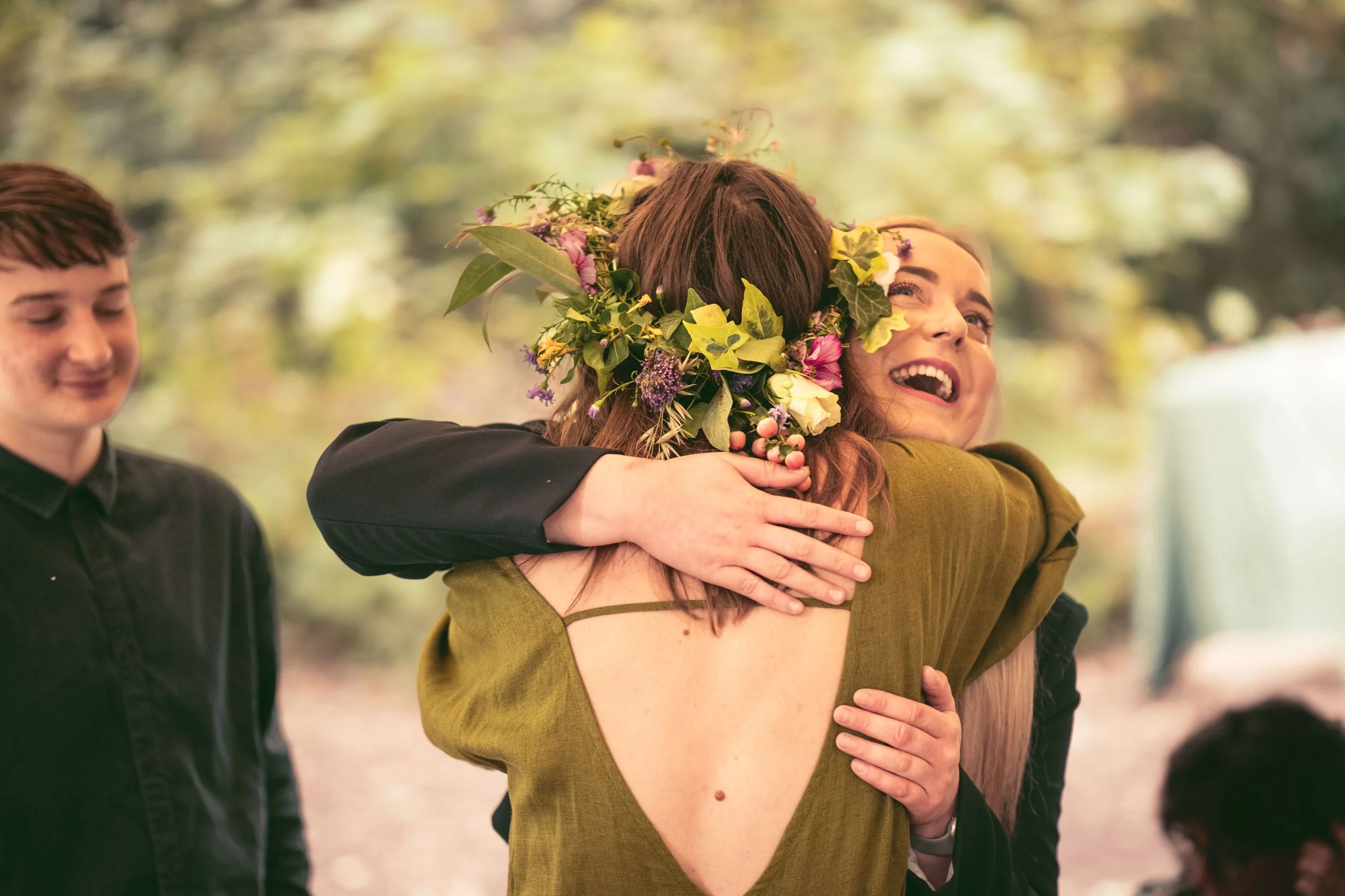 Guest embrace forest wife