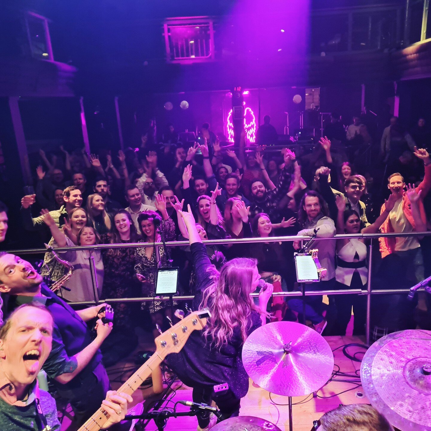 Reminising about this awesome gig we played at @thebuttermarket in #Shrewsbury last year. Cracking crowd!
.
.
.
.
.
.
.
#funtimes #bands #singer #musician #livemusic #instamusic #guitarist #drums #gigs #gigvenue #shrewsbury #shropshire