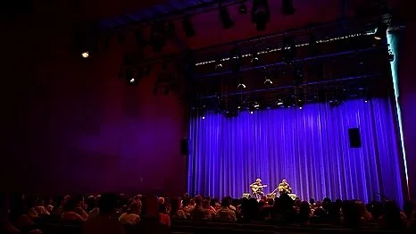 Na passada ter&ccedil;a feira fomos recebidos na @casadamusicaporto.
Obrigado a quem esteve, respirou connosco e fez deste concerto um lugar de encontro.
Esperamos voltar.
📷 @antonio_makuma