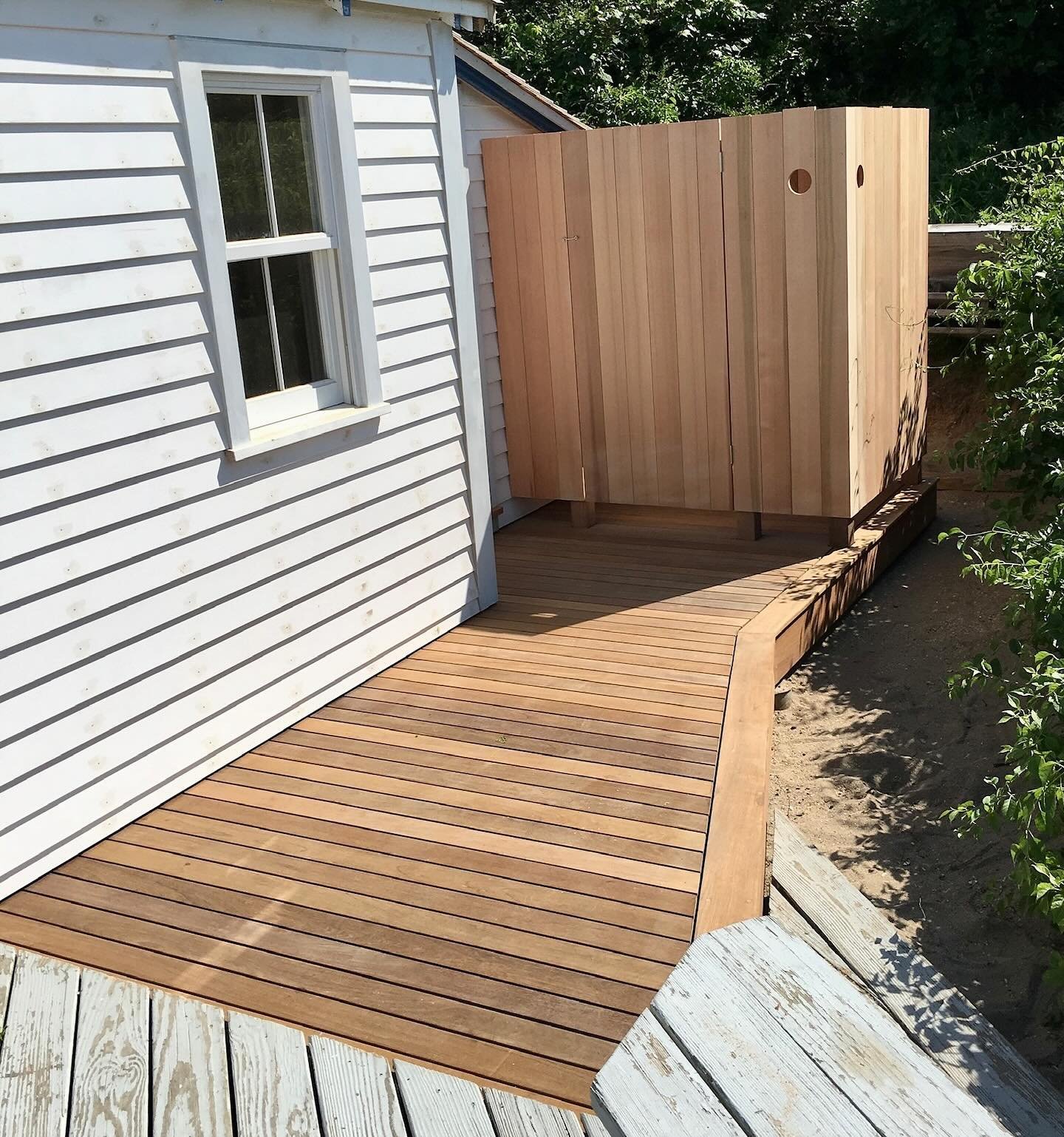 Ipe wood decks and walkways for long lasting elegance in the coastal environment on Katama Bay. #deckbuilding #bostonrenovation #bostoncarpentry