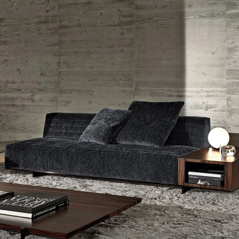 ROGER LOUNGE