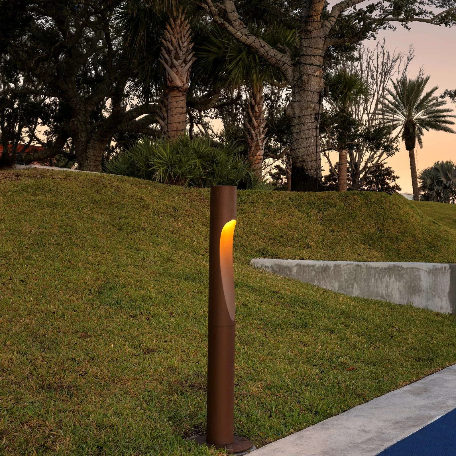 63853_63853_Daytona-Riverwalk-project-Flindt-Bollard-006.jpg