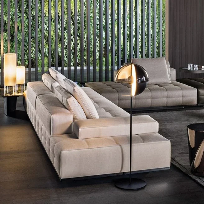 LAWRENCE "CLAN" LOUNGE