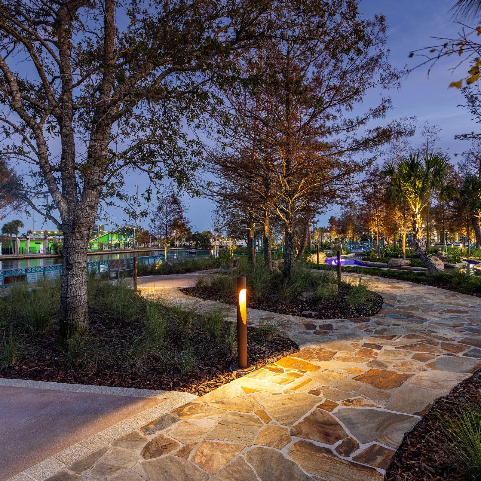 63857_63857_Daytona-Riverwalk-project-Flindt-Bollard-018 .jpg