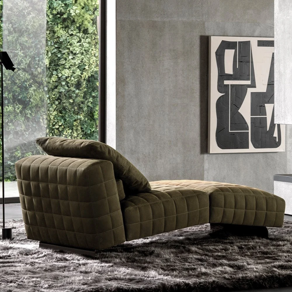 TWIGGY LOUNGE