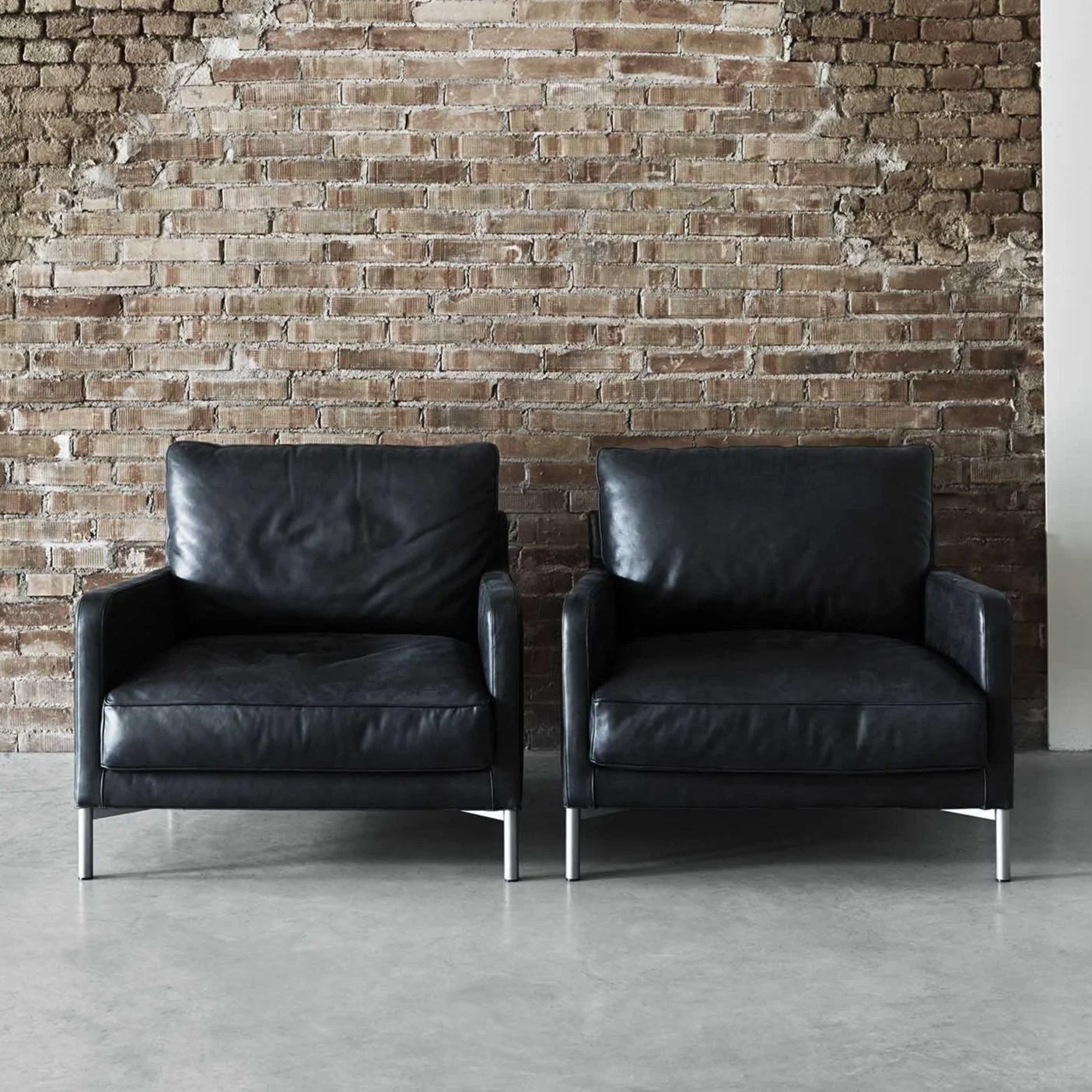 DUMAS ARMCHAIR