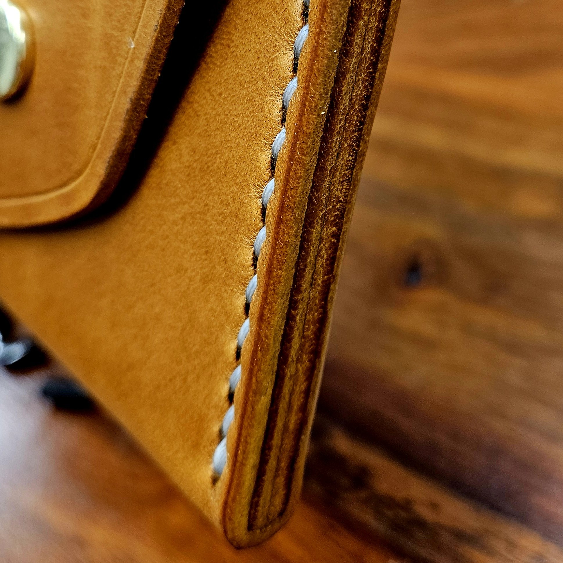 Ladies vegetable tanned leather handmade, hand stitched clutch purse.