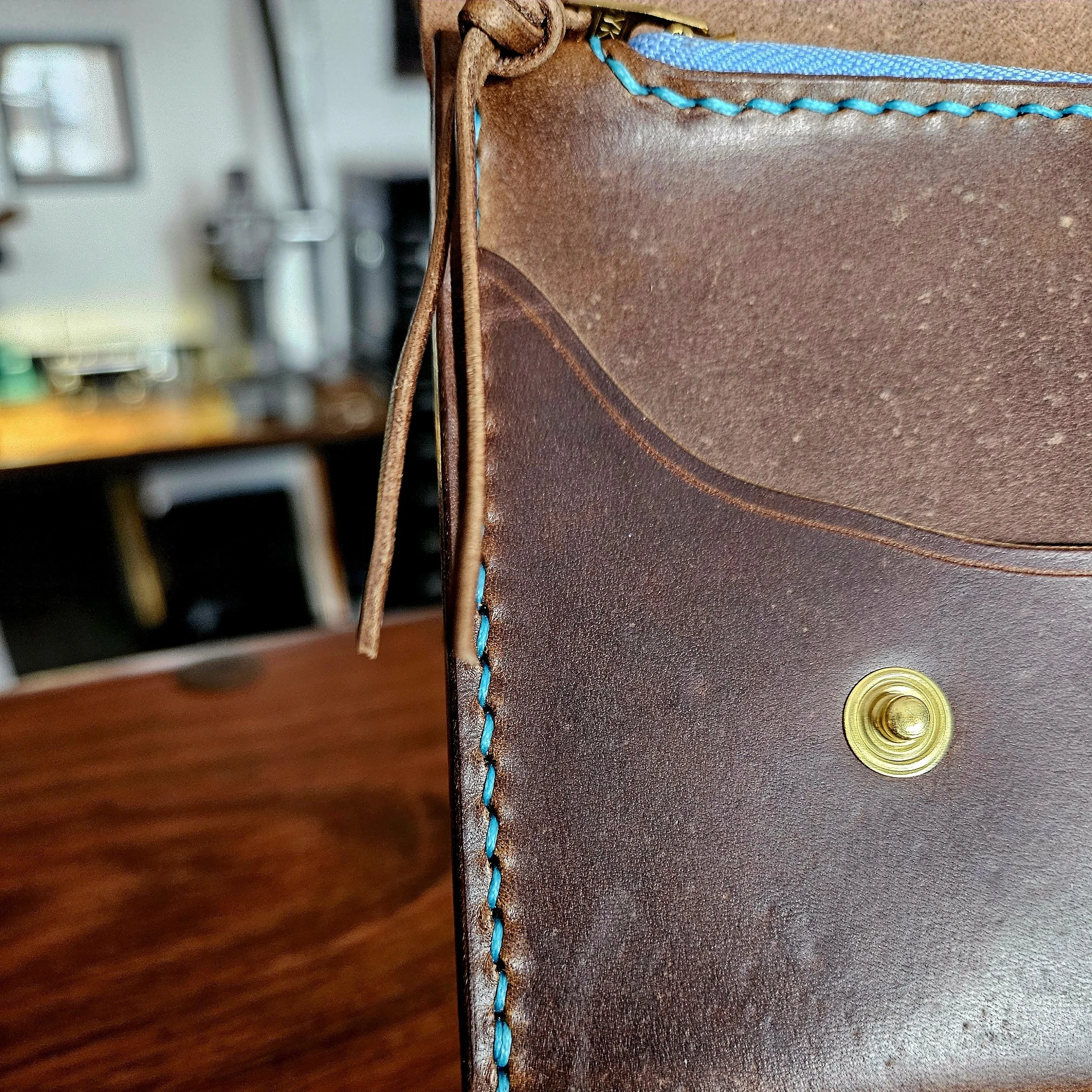 Ladies vegetable tanned leather handmade, hand stitched clutch purse. Made in UK.