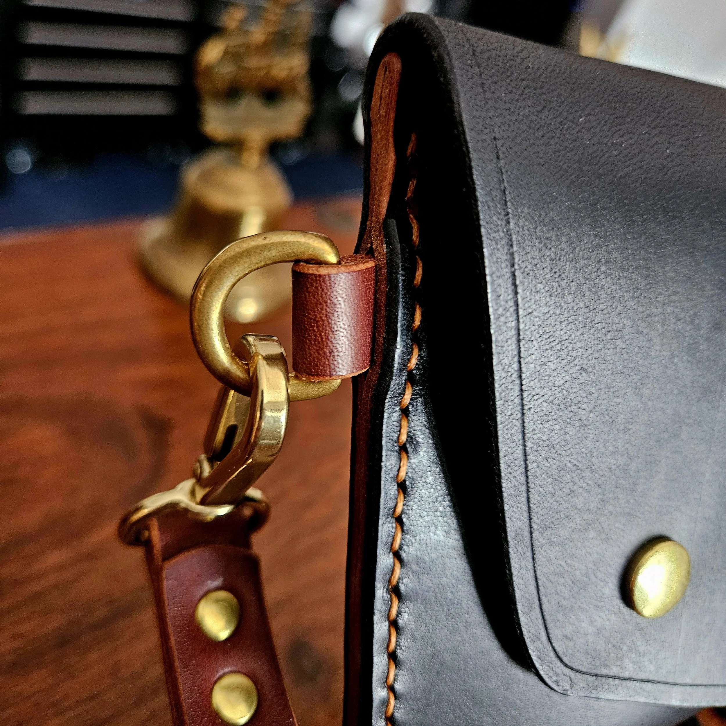 Ladies vegetable tanned leather handmade, hand stitched clutch purse. Made in UK.