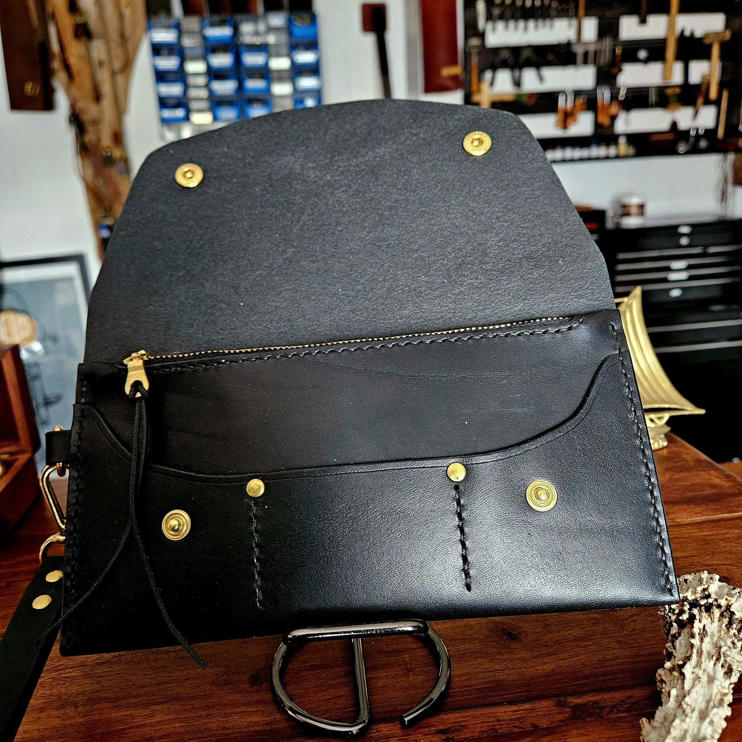 Ladies vegetable tanned leather handmade, hand stitched clutch purse. Made in UK.