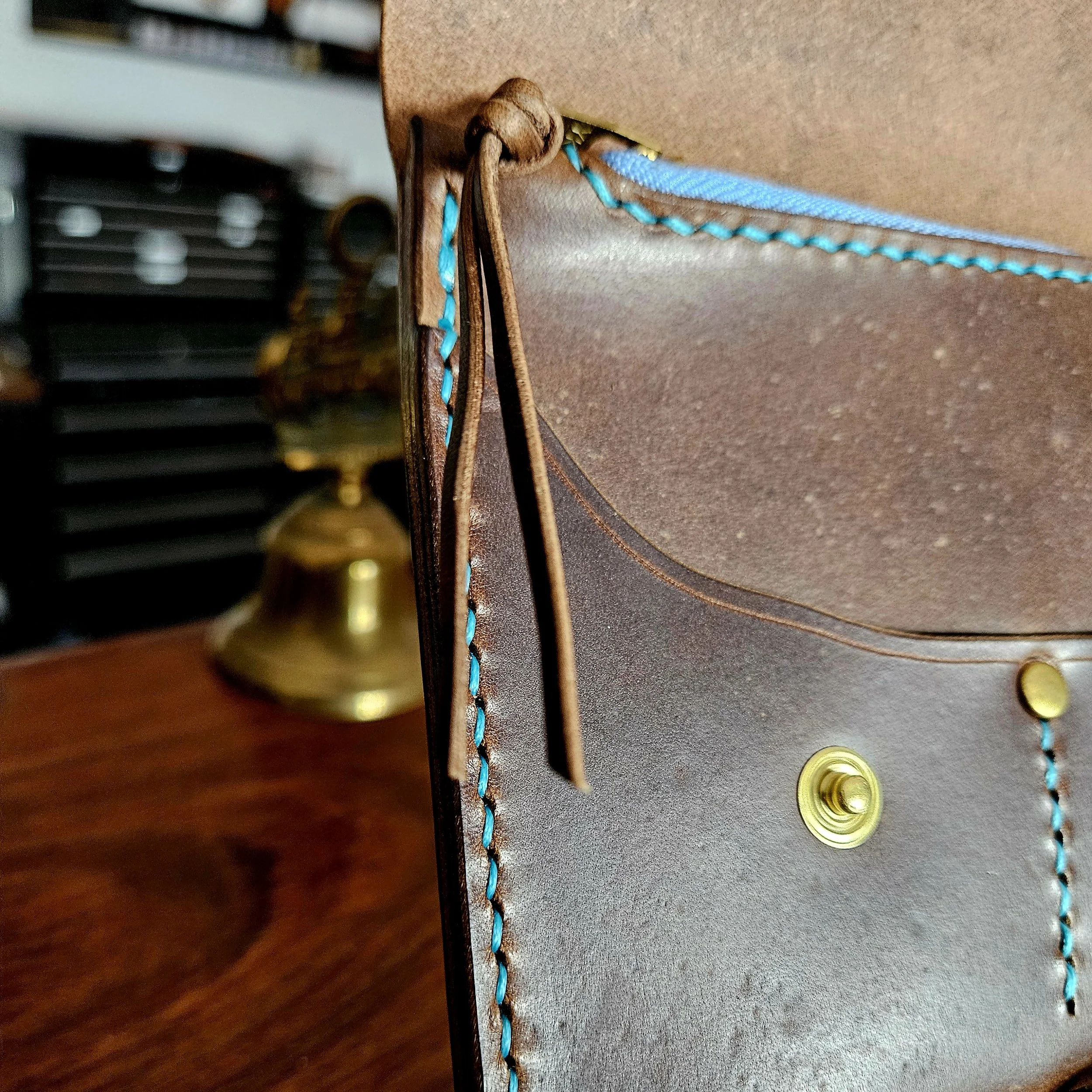 Ladies vegetable tanned leather handmade, hand stitched clutch purse. Made in UK.