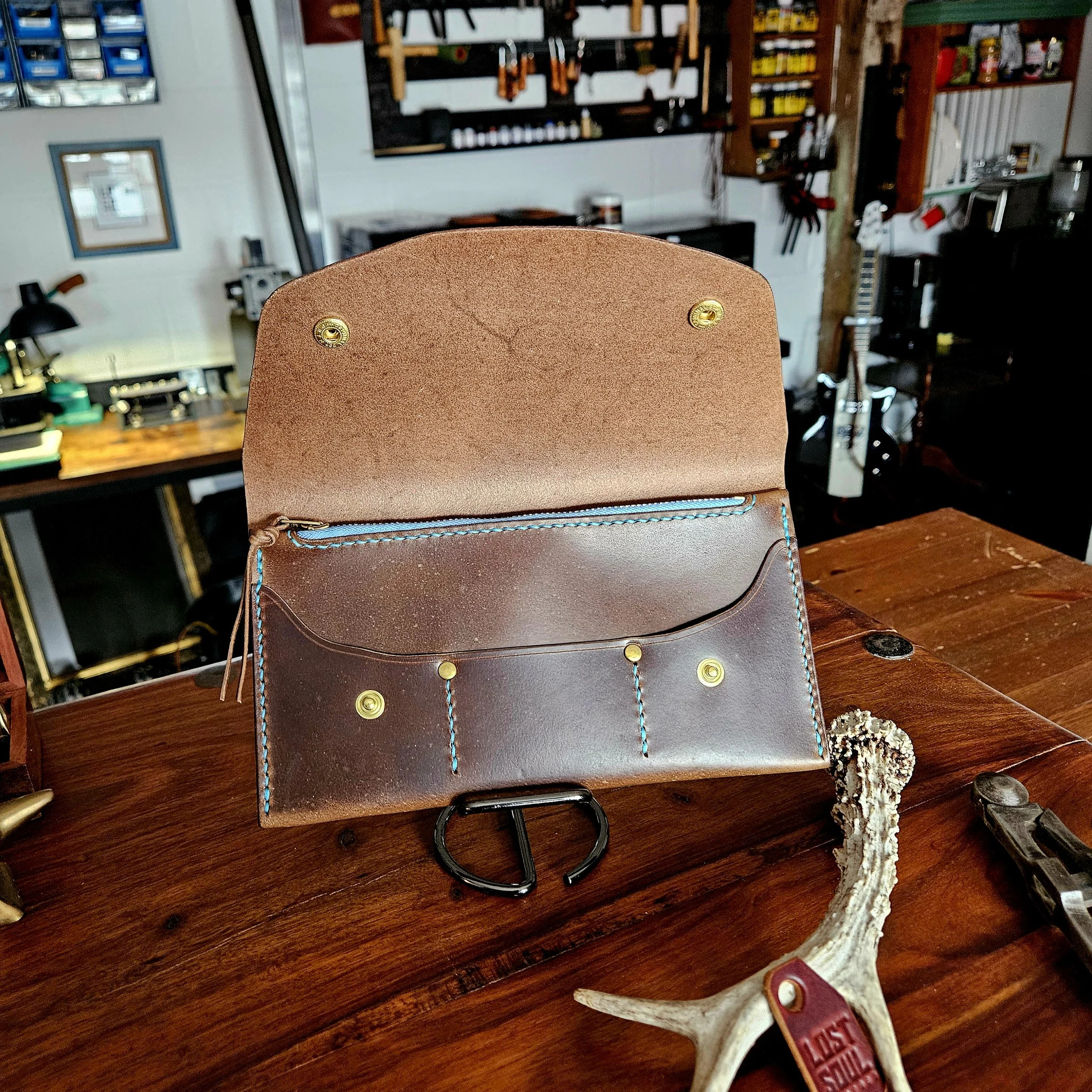 Ladies vegetable tanned leather handmade, hand stitched clutch purse. Made in UK.