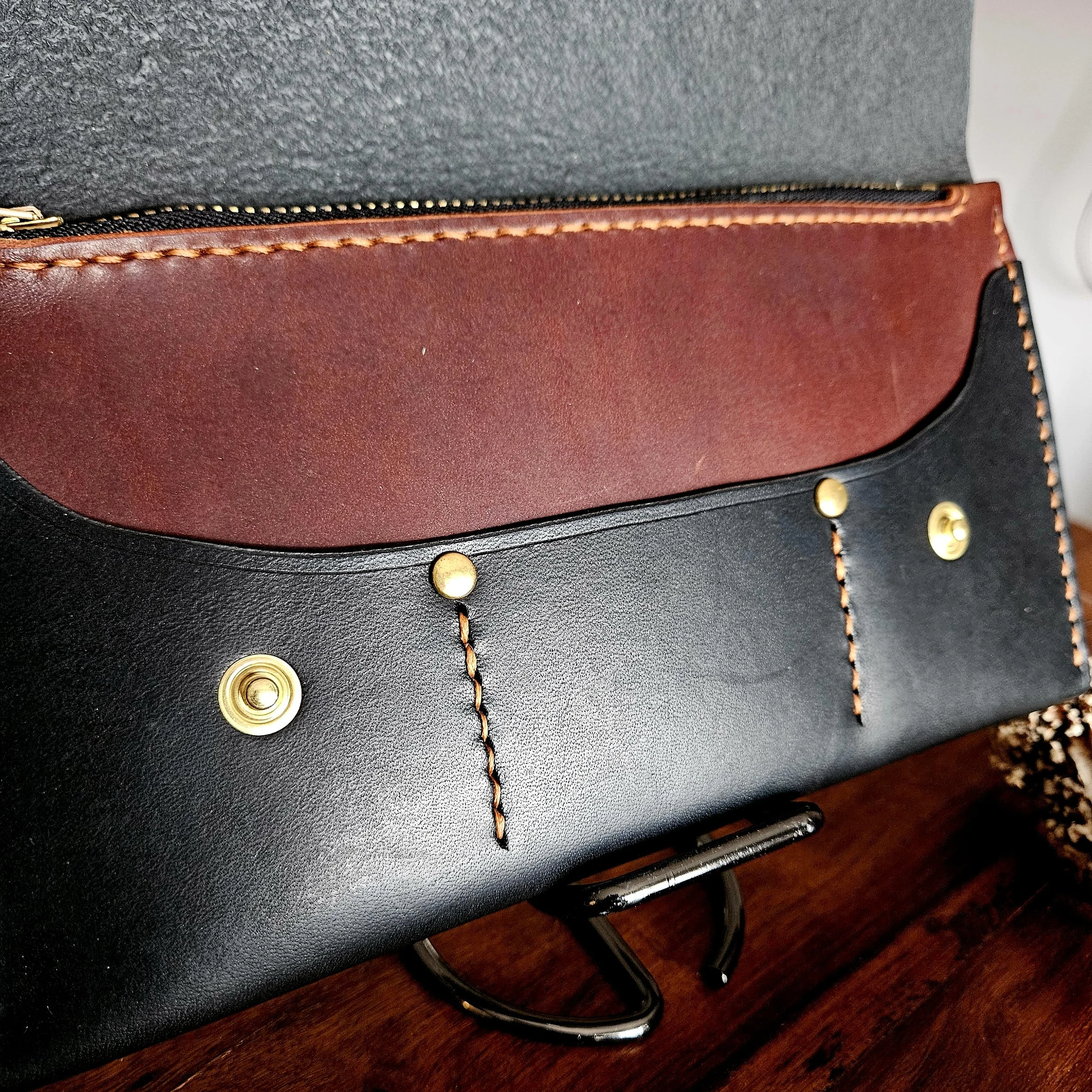 Ladies vegetable tanned leather handmade, hand stitched clutch purse. Made in UK.