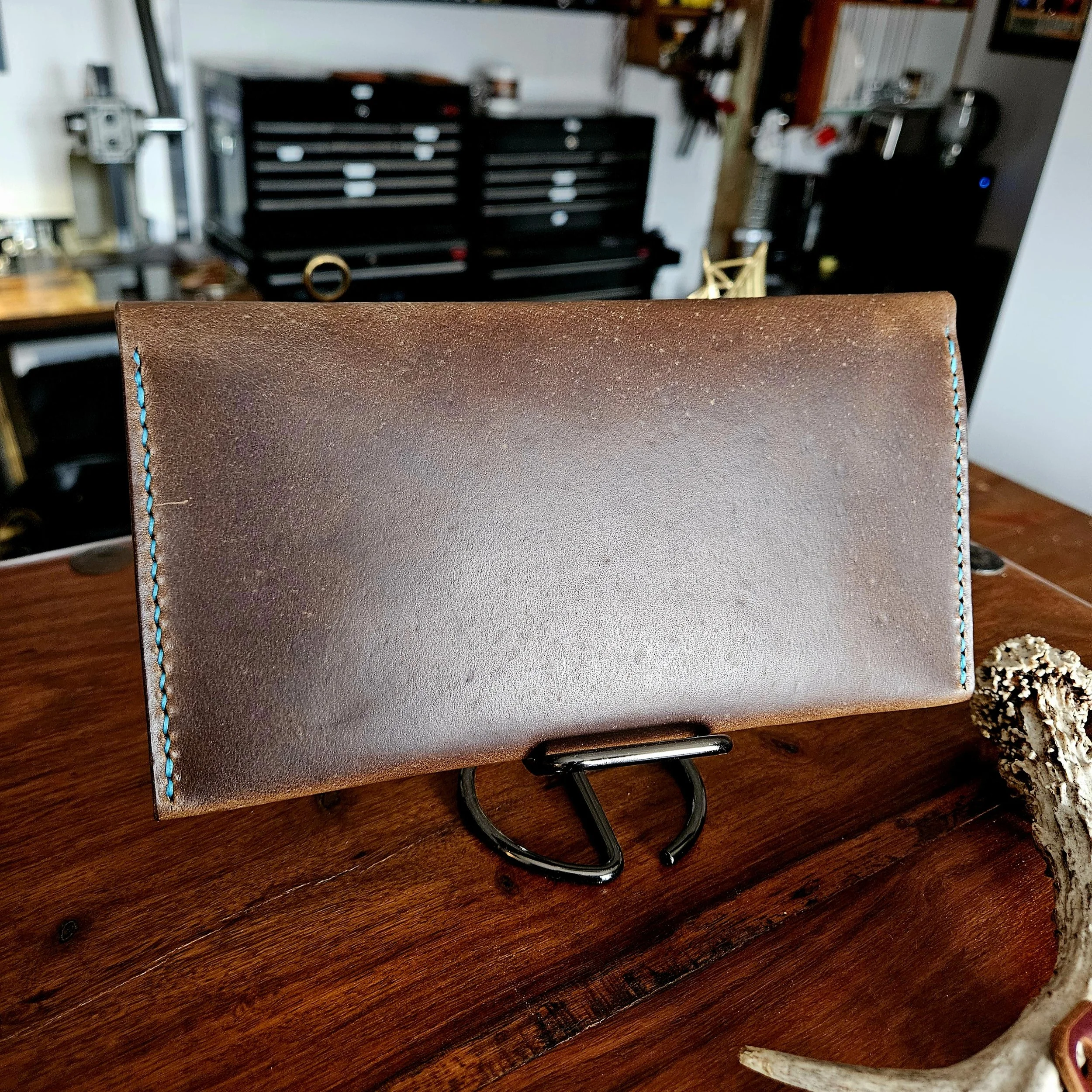 Ladies vegetable tanned leather handmade, hand stitched clutch purse. Made in UK.