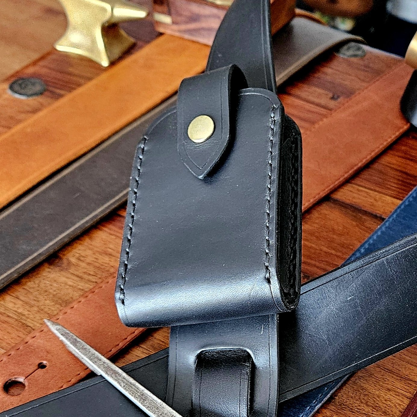 Hand made leather guitar strap. Made in UK.