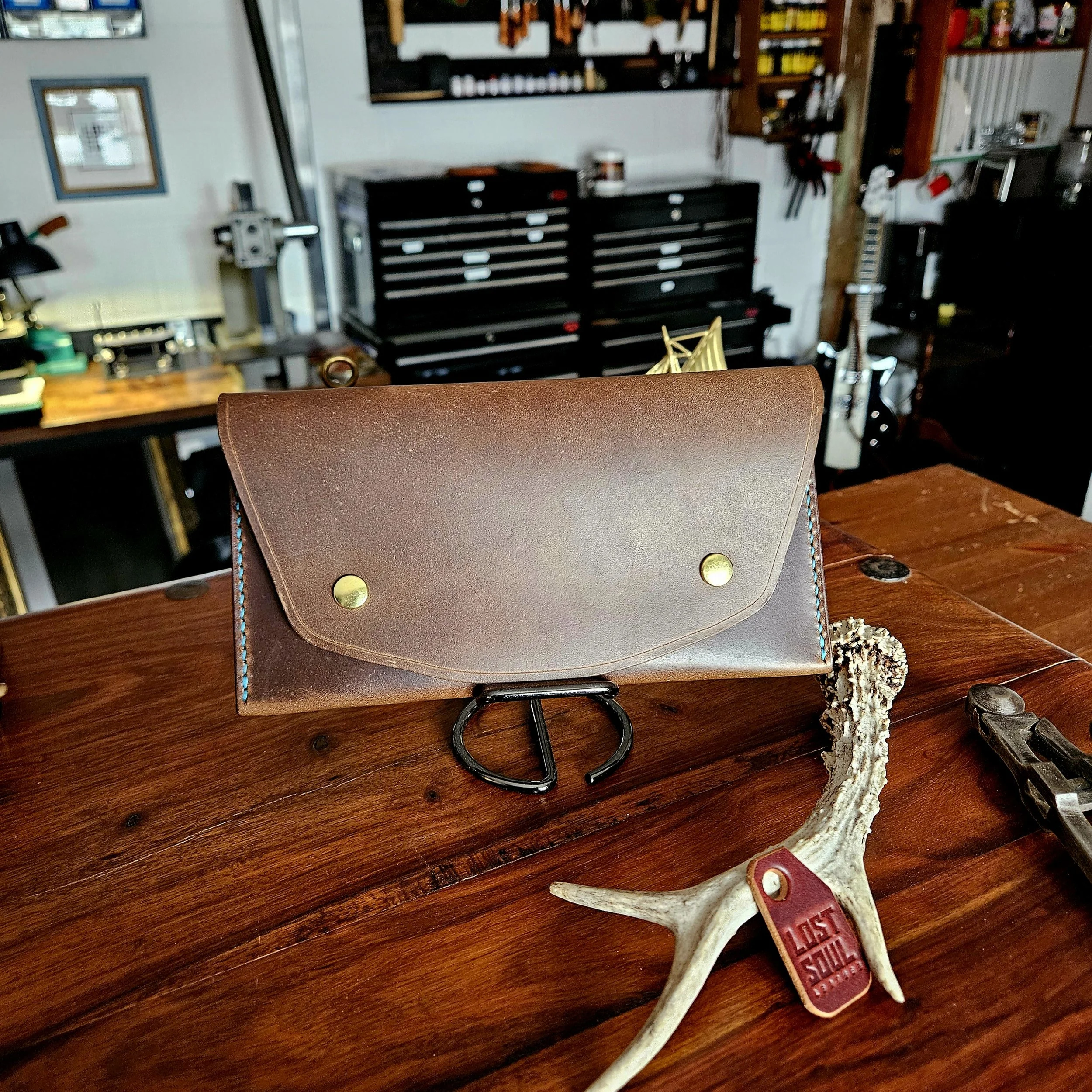 Ladies vegetable tanned leather handmade, hand stitched clutch purse. Made in UK.