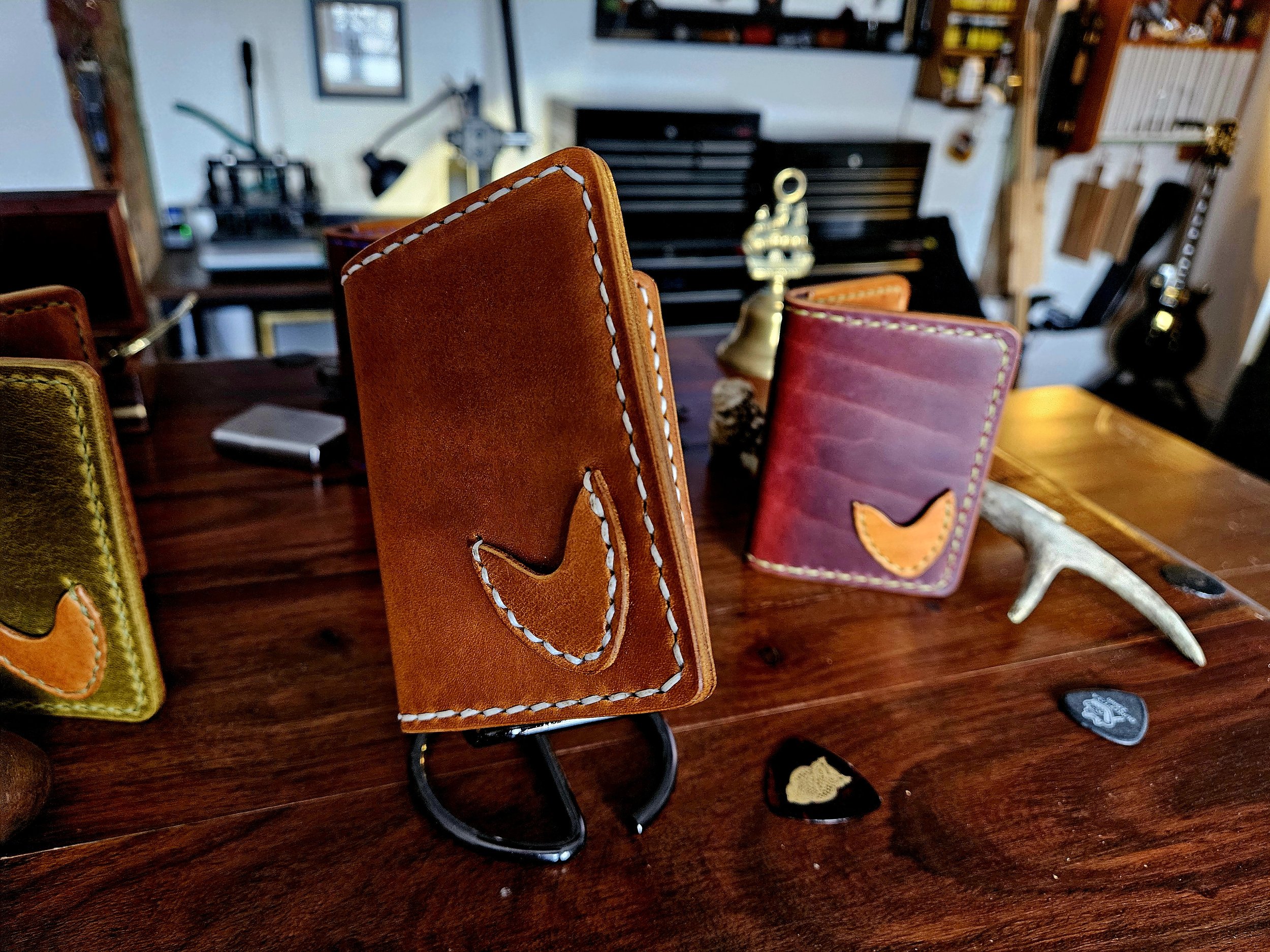 Handmade vegetable tanned leather wallet. Hand stitched. Guitar pick holder. Card Holder. Money Wallet. Personalised. Unique.