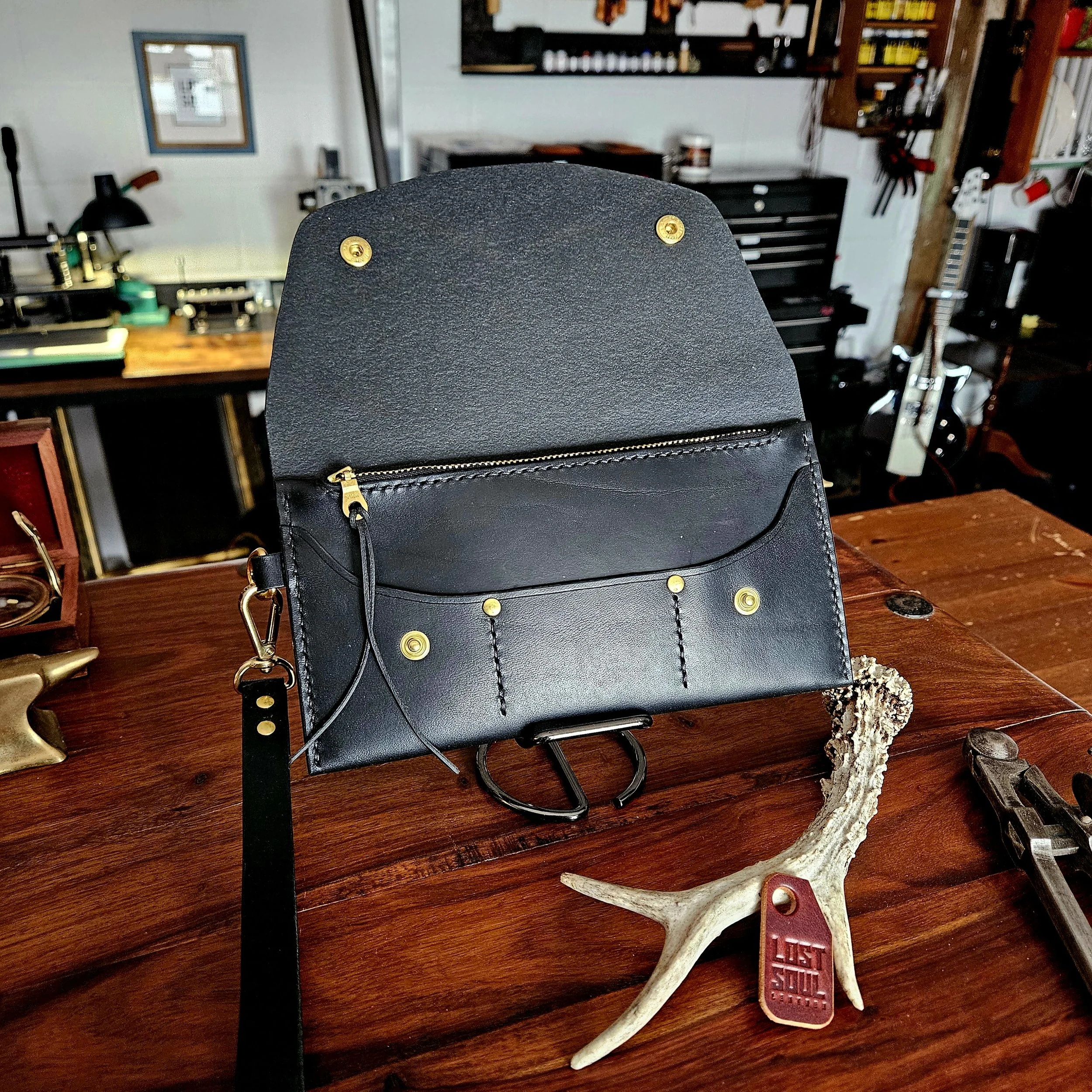 Ladies vegetable tanned leather handmade, hand stitched clutch purse. Made in UK.