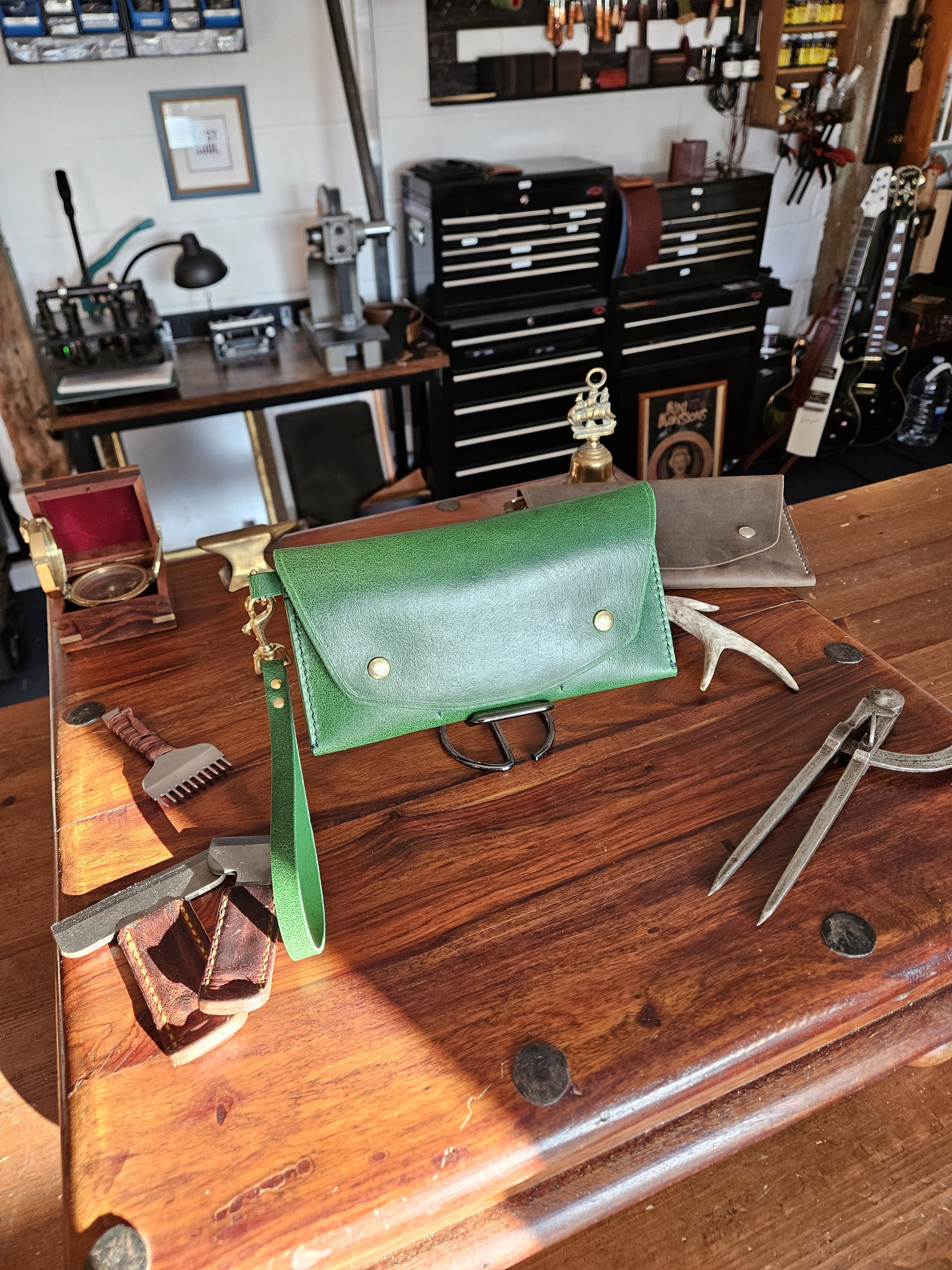 Ladies vegetable tanned leather handmade, hand stitched clutch purse.